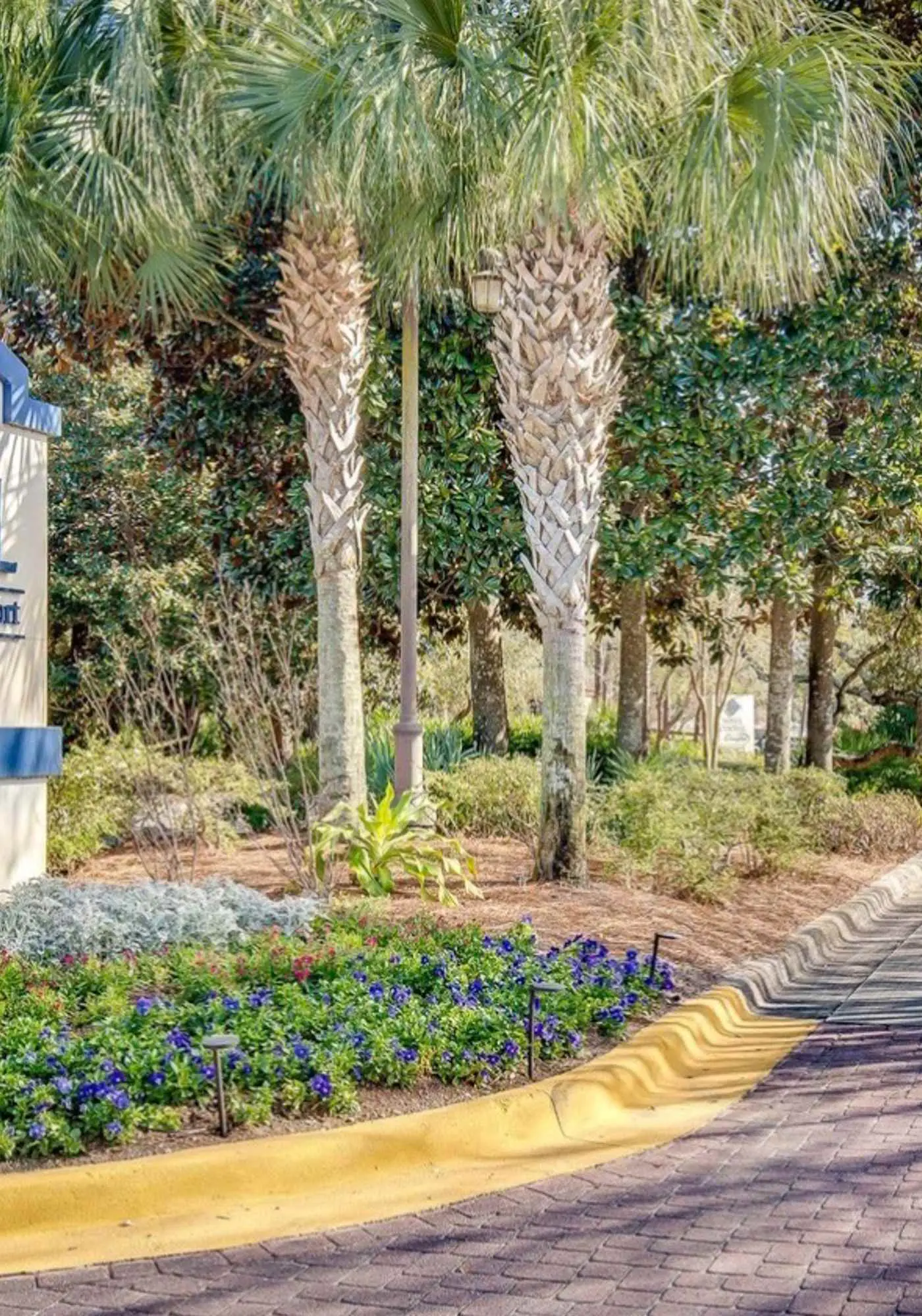 Private beach access, tennis retreat, 8 guests