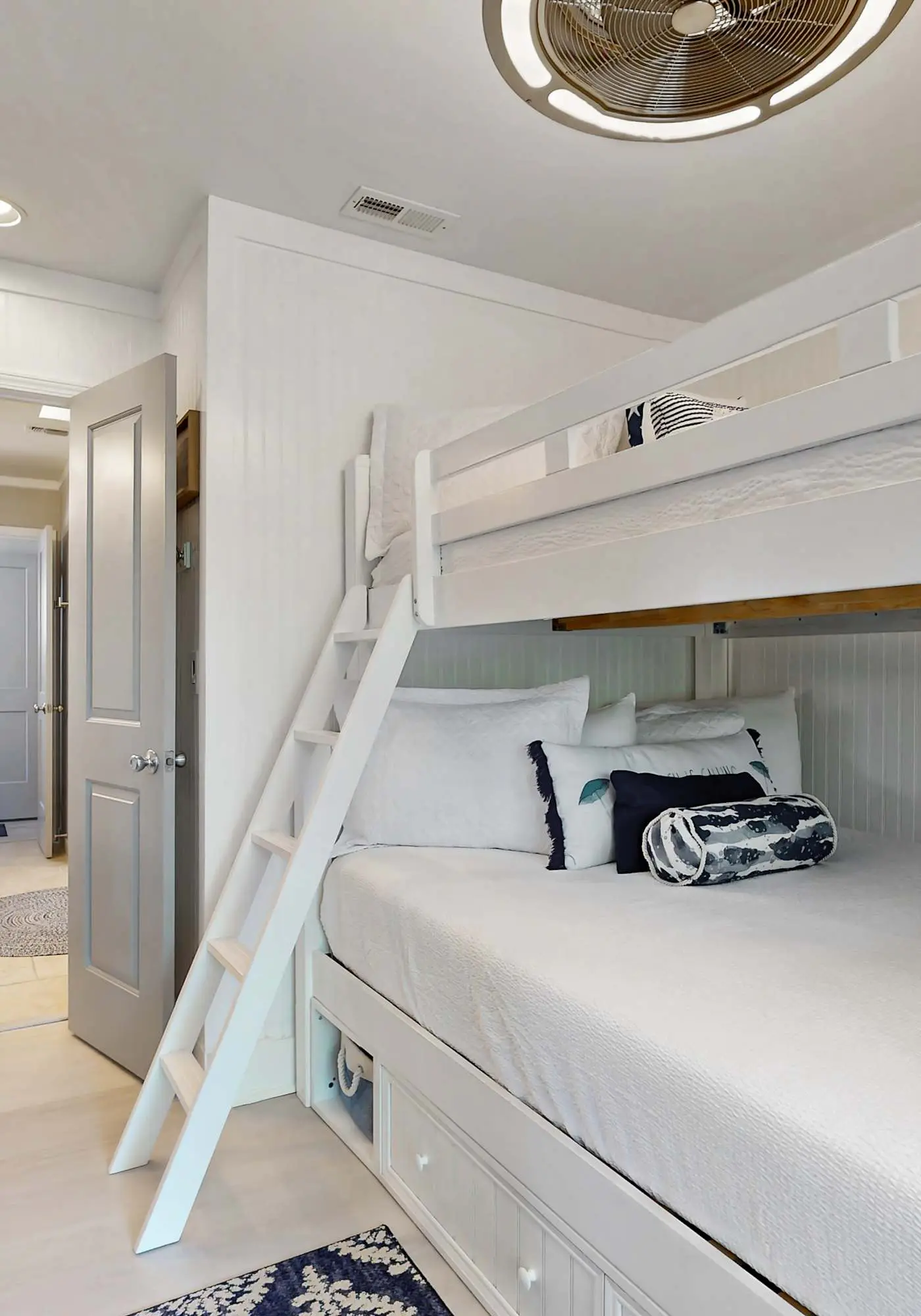 Private beach access, tennis retreat, 8 guests