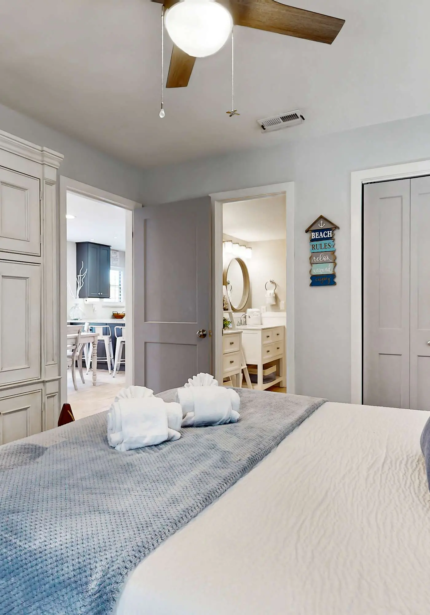 Private beach access, tennis retreat, 8 guests