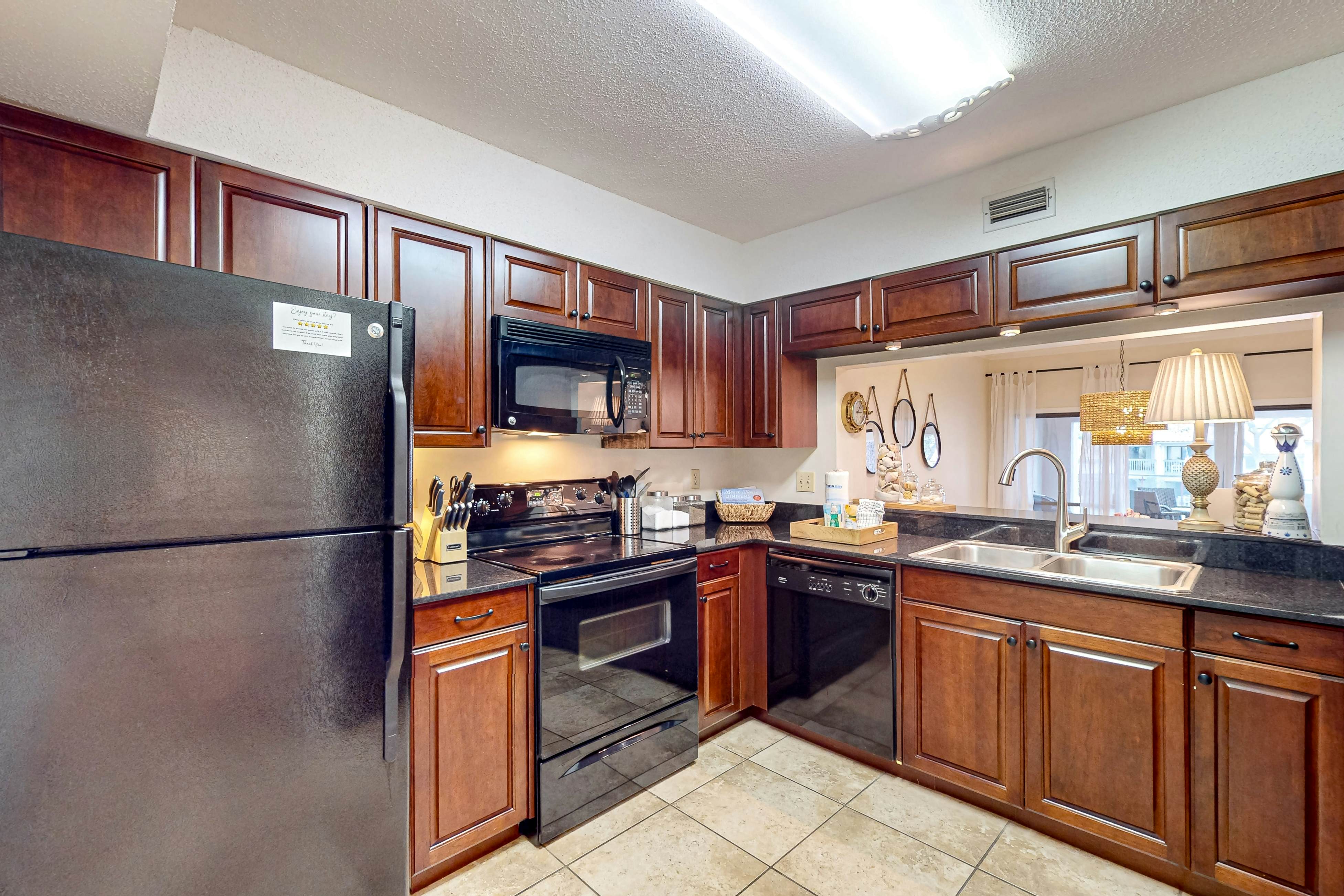 Spacious Resort Condo with Hot Tub and Tennis