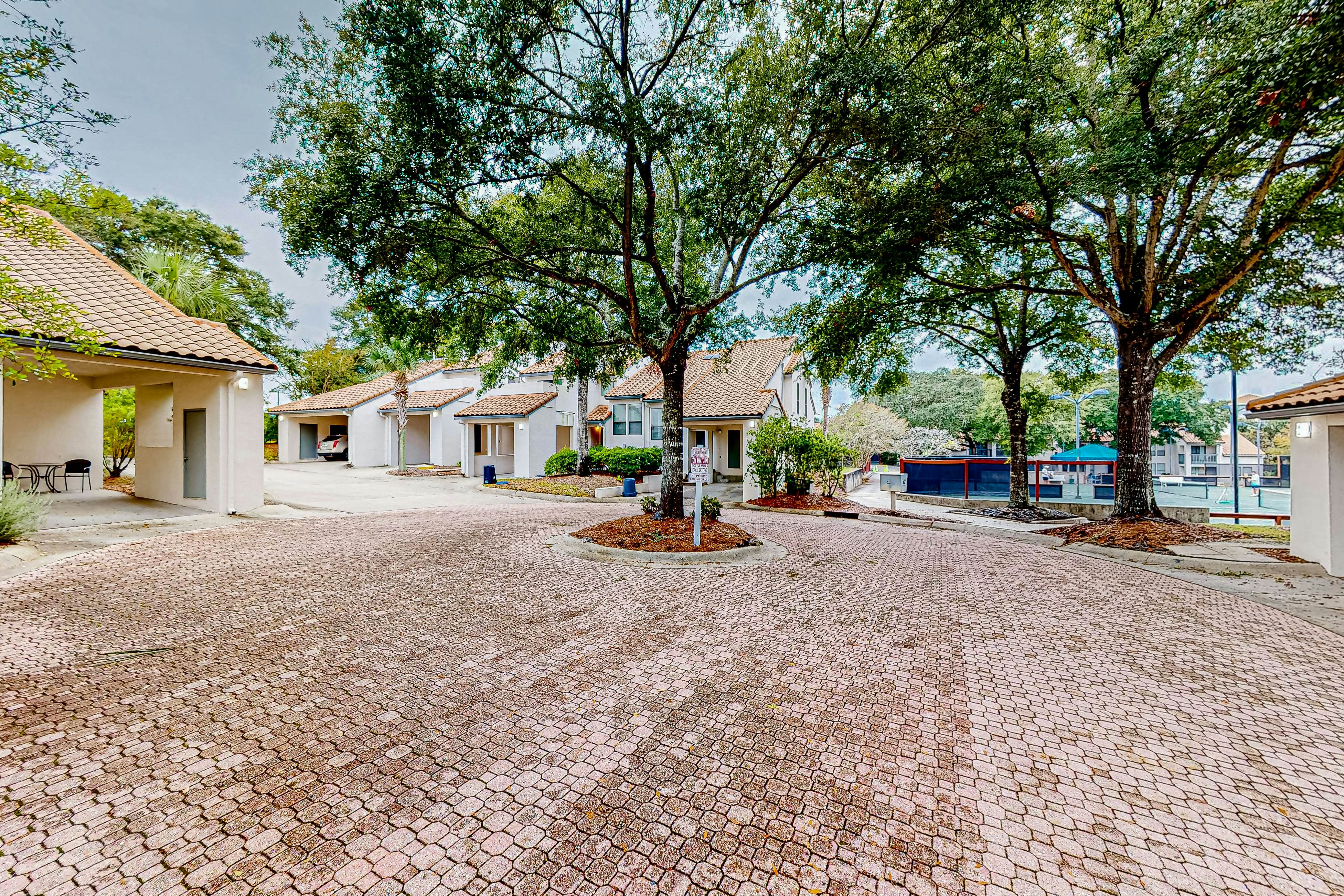 Spacious Resort Condo with Hot Tub and Tennis