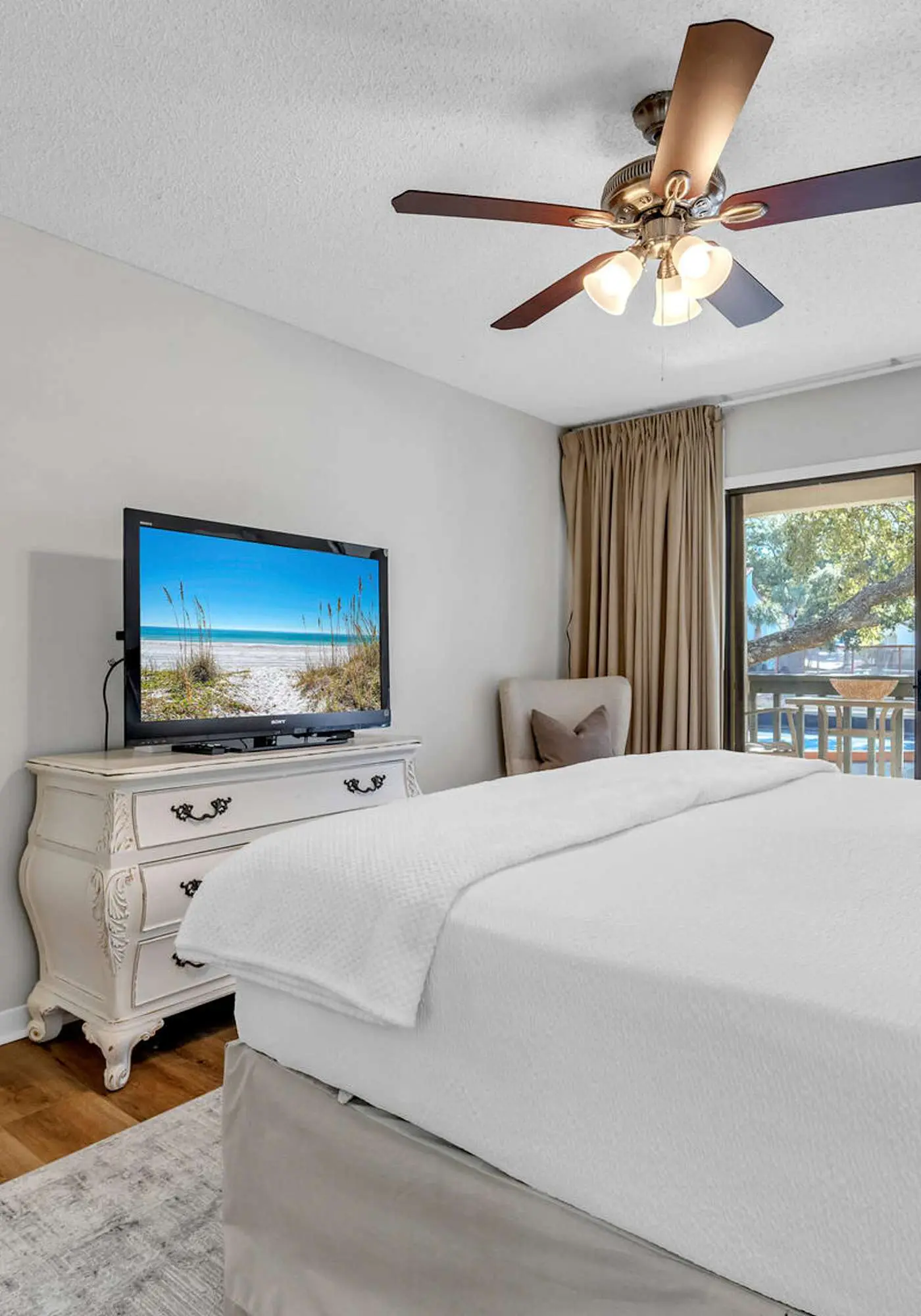 Exclusive 2BR condo w/ pools & hot tub