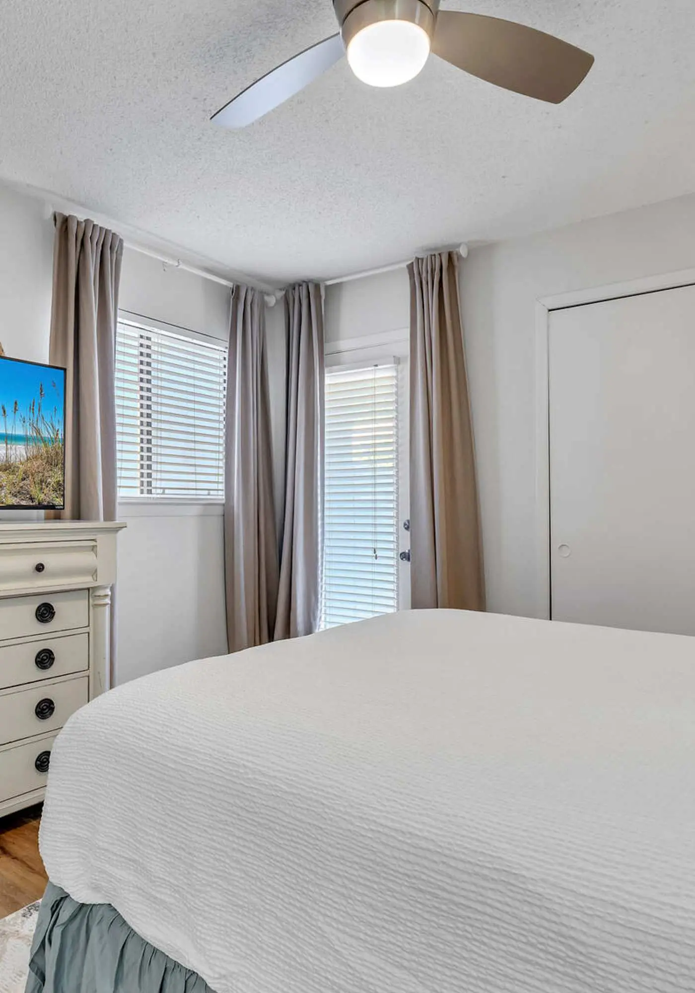 Exclusive 2BR condo w/ pools & hot tub