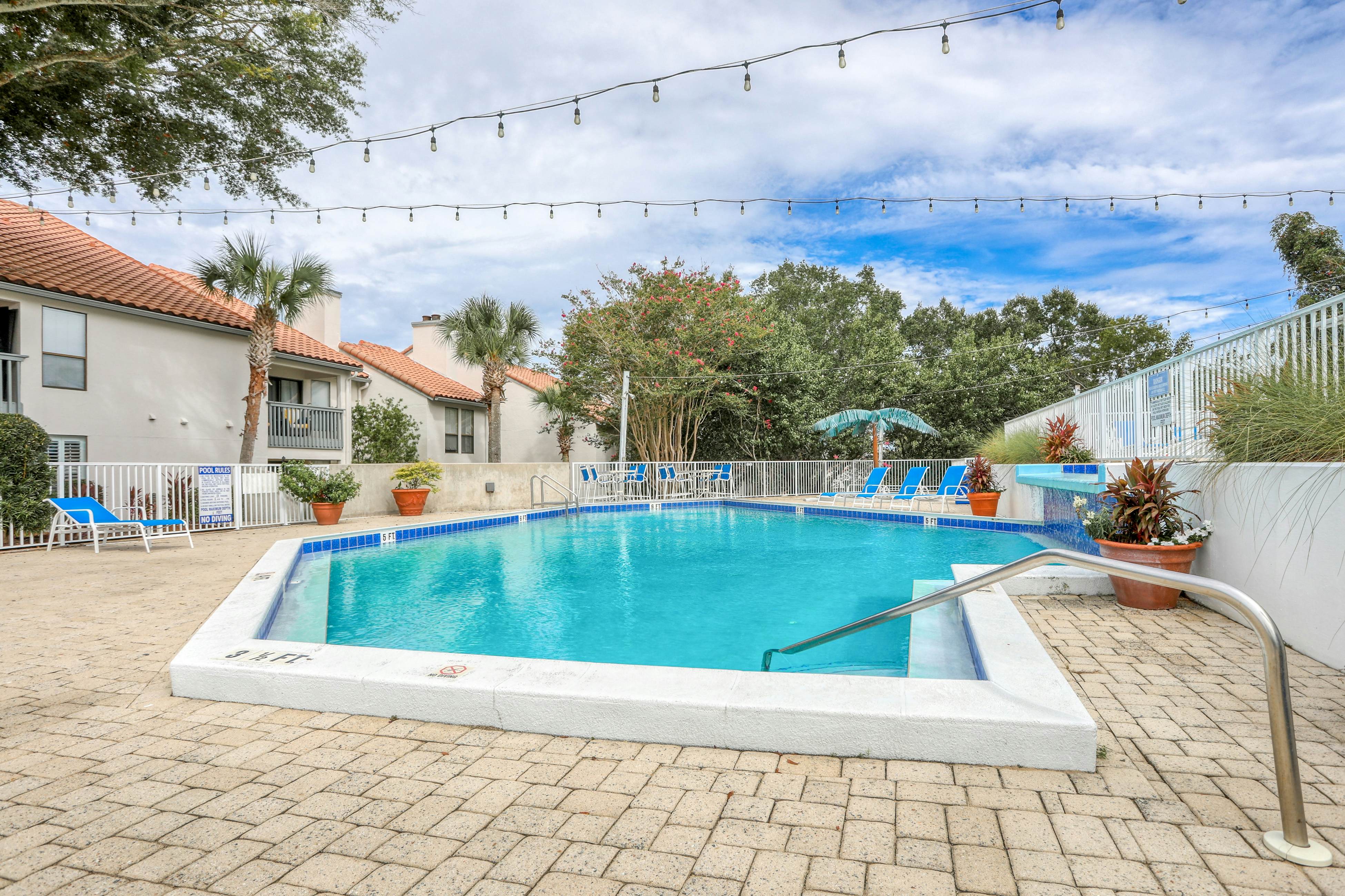 Tennis Village Condo with Pools Hot Tub and Beach Tram