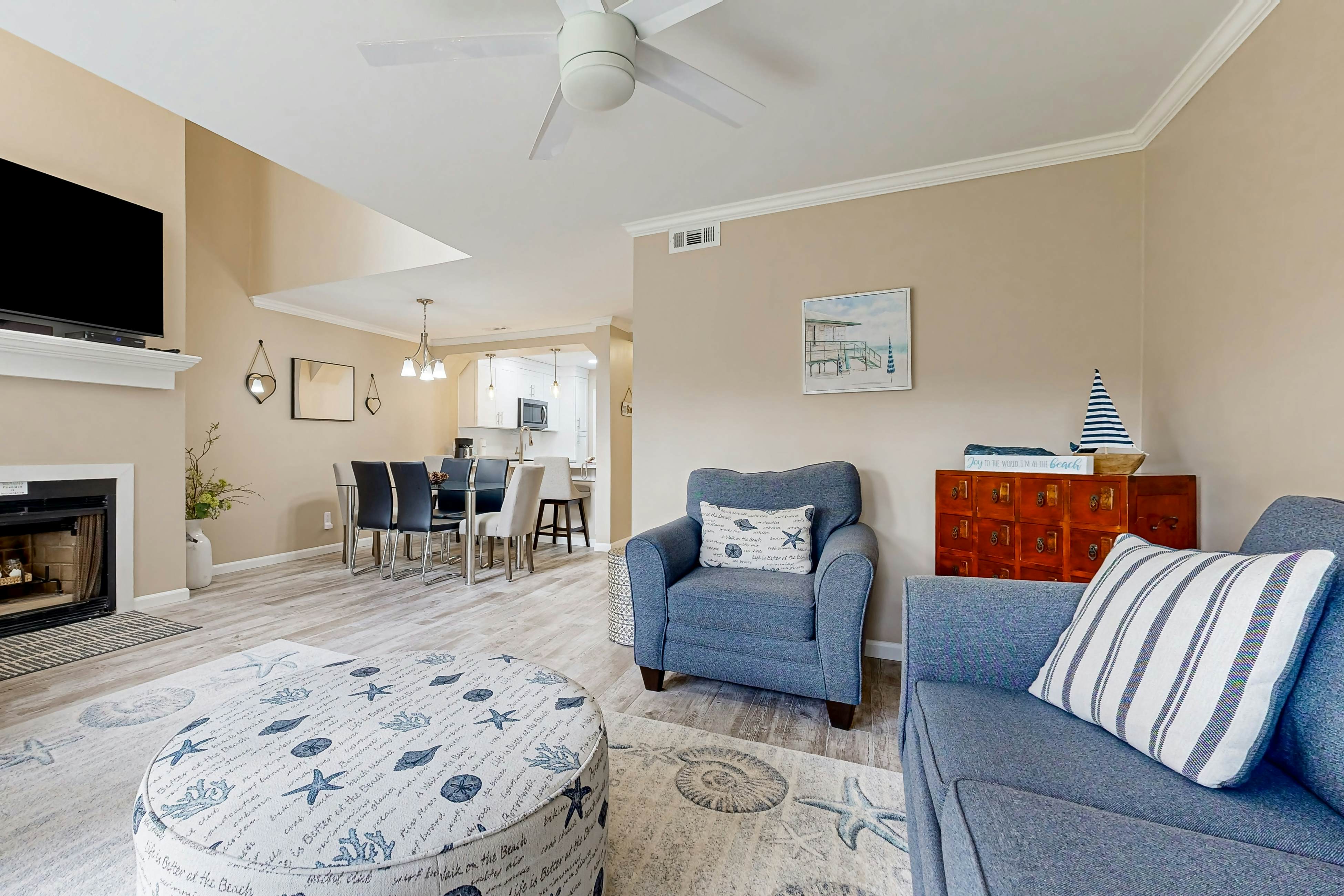 Tennis Village Condo with Pools Hot Tub and Beach Tram