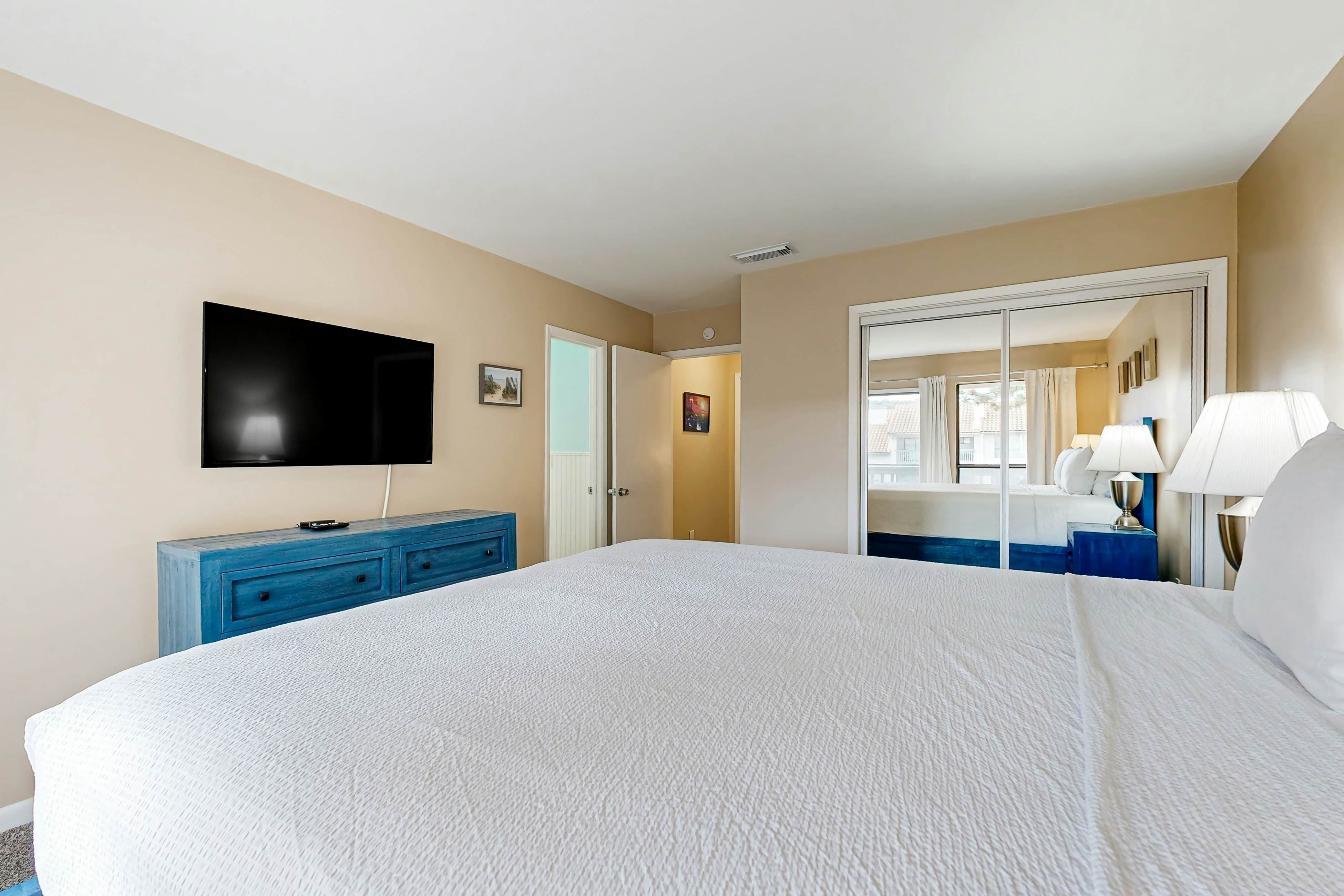 Tennis Village Condo with Pools Hot Tub and Beach Tram