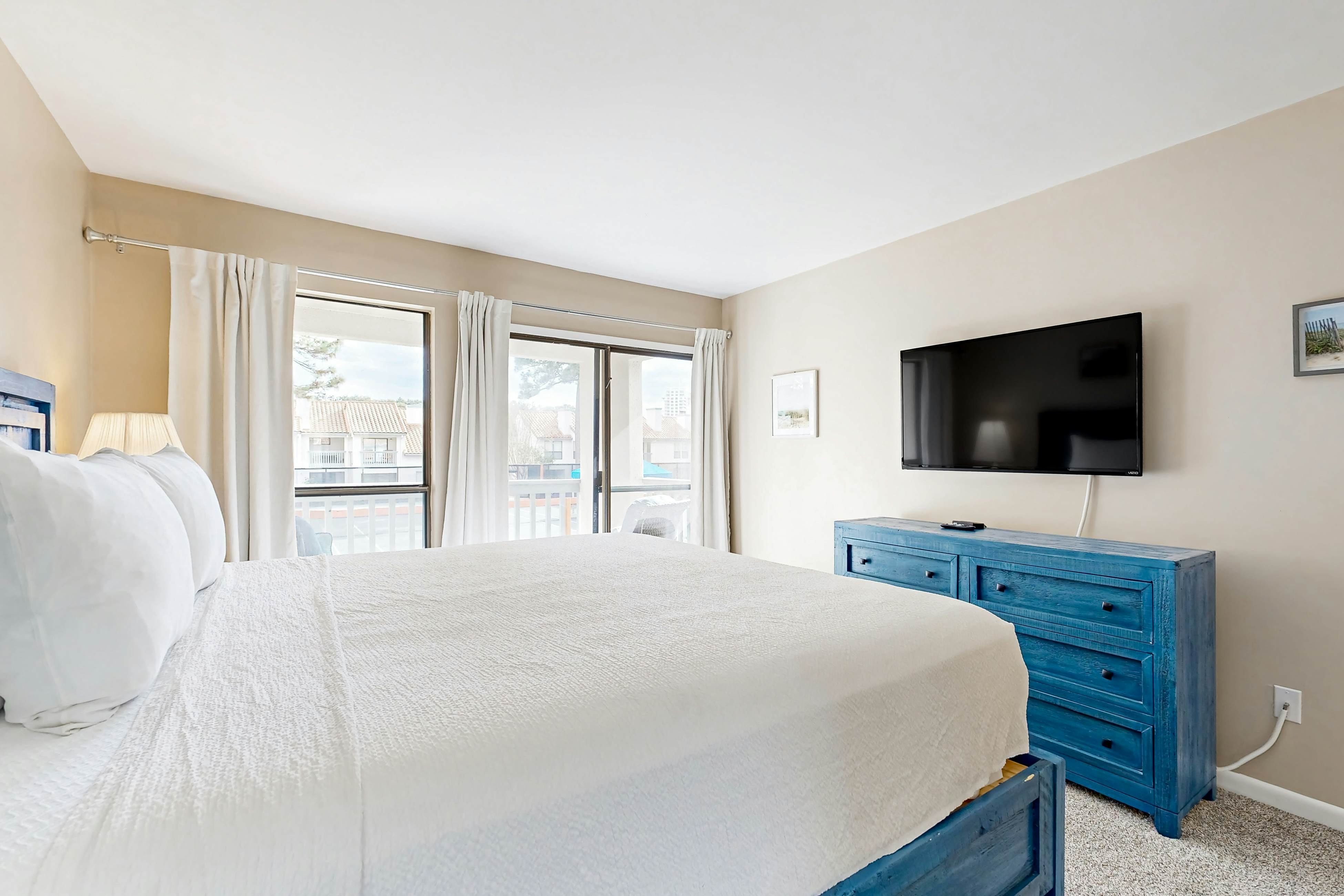 Tennis Village Condo with Pools Hot Tub and Beach Tram