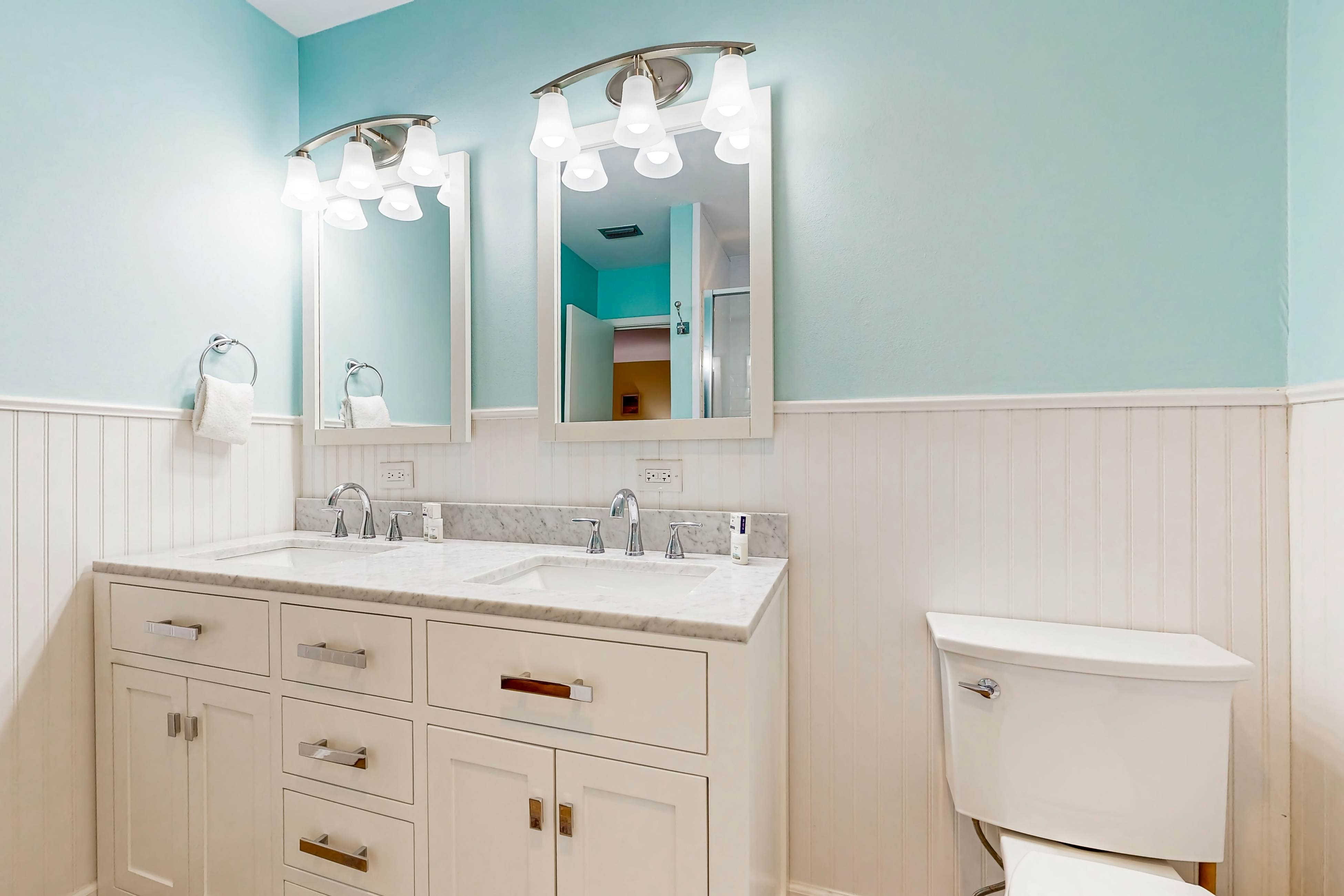 Tennis Village Condo with Pools Hot Tub and Beach Tram