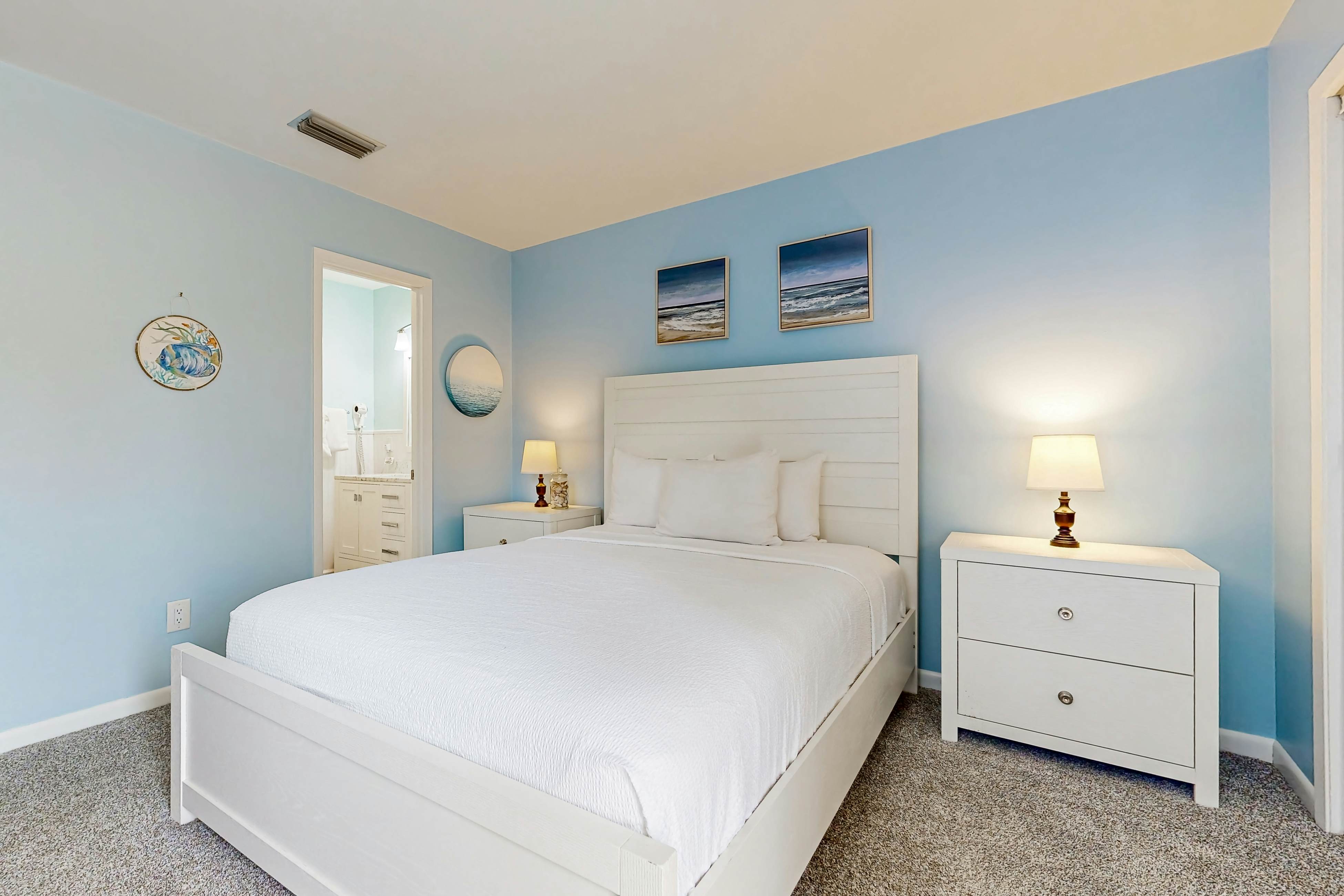 Tennis Village Condo with Pools Hot Tub and Beach Tram