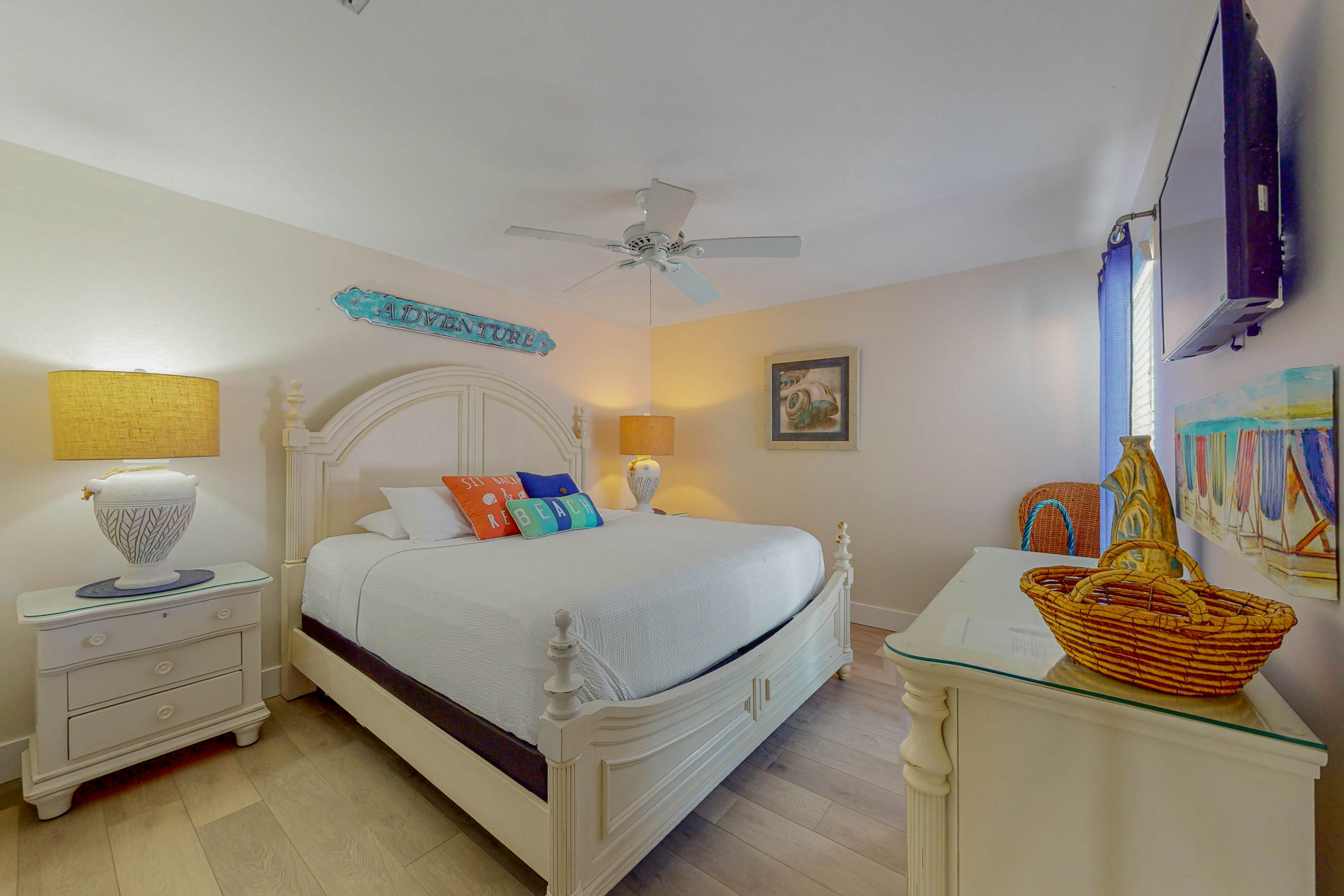 Court-Side Condo with Balcony Pool and Hot Tub