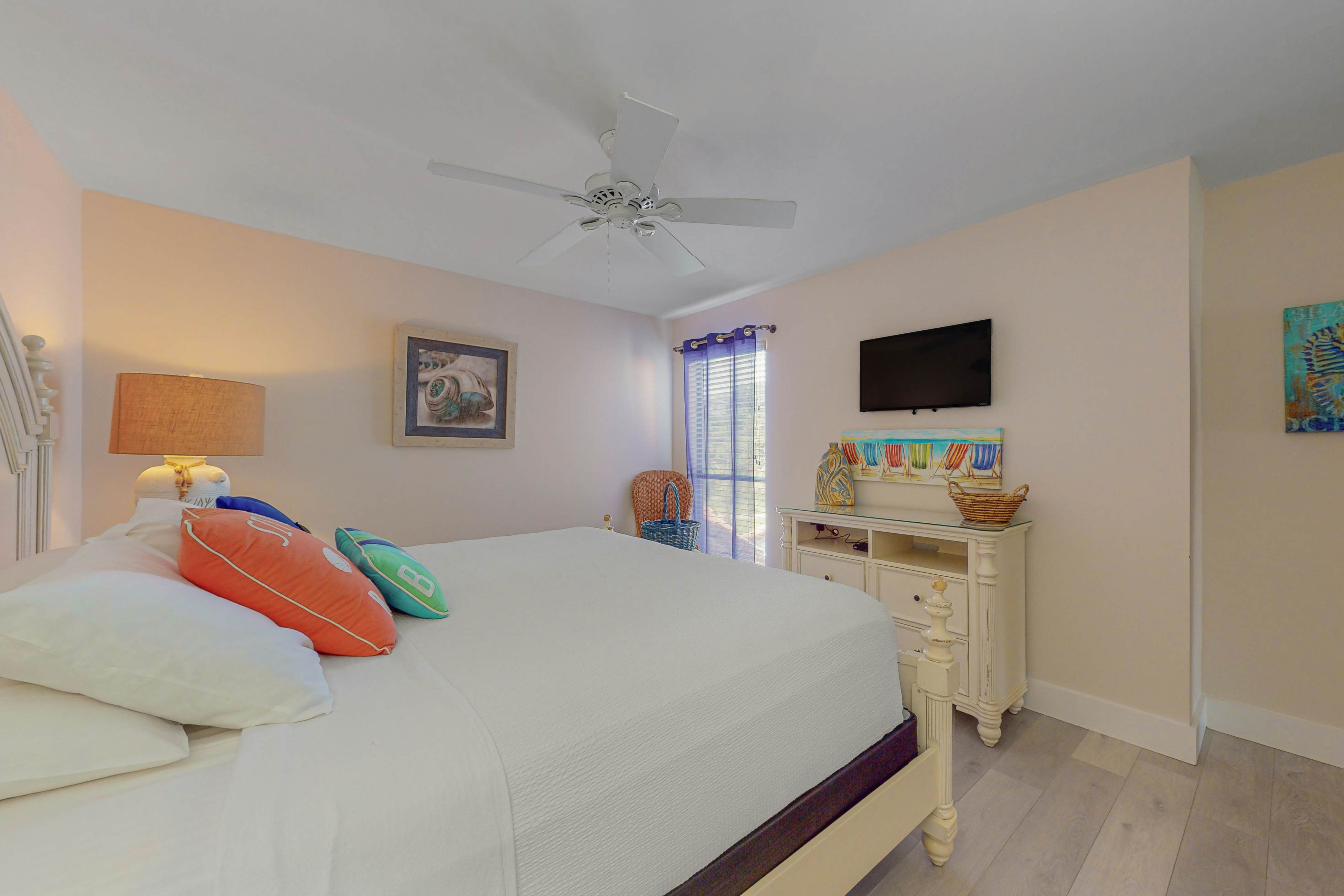 Court-Side Condo with Balcony Pool and Hot Tub