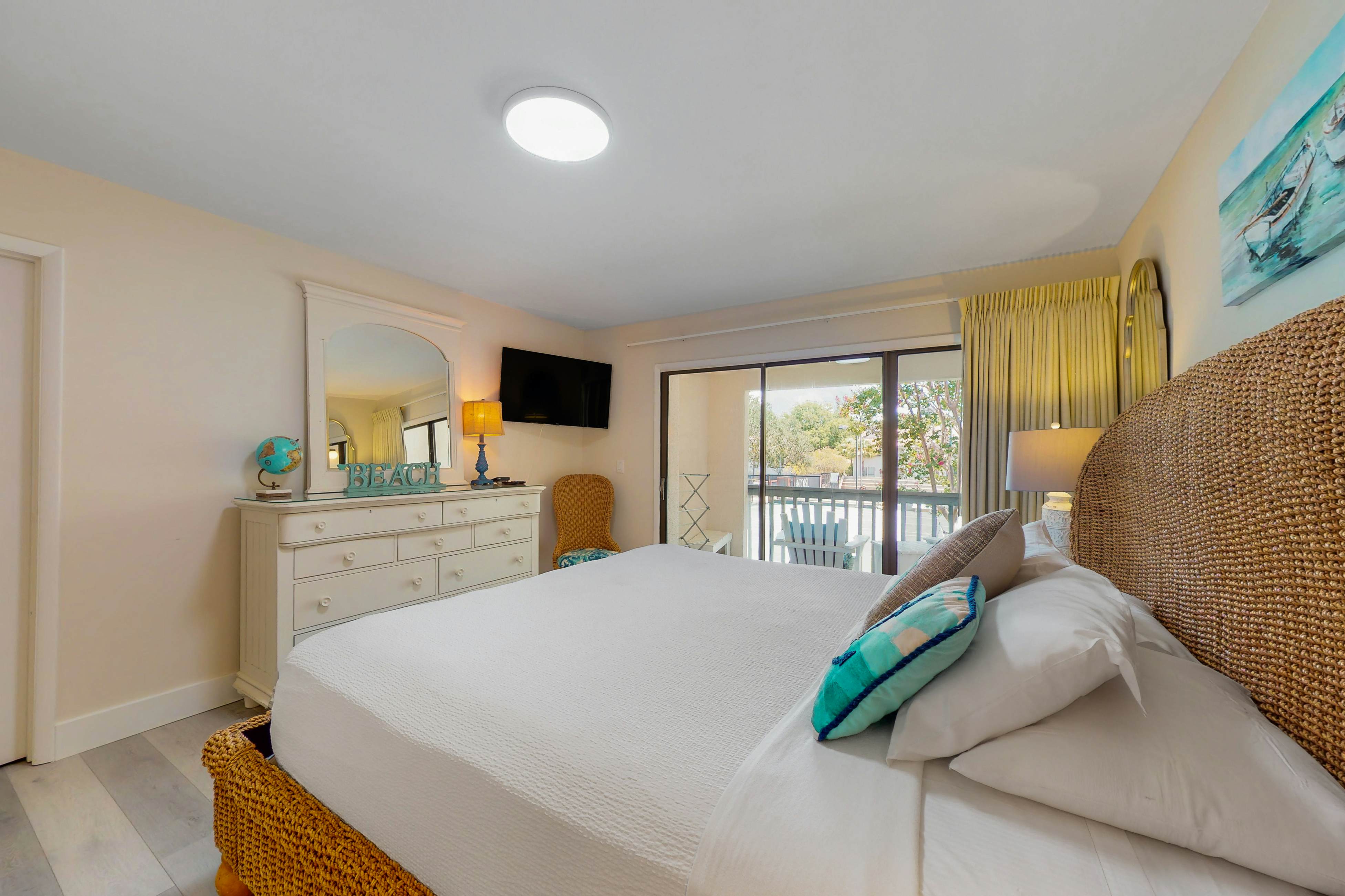 Court-Side Condo with Balcony Pool and Hot Tub