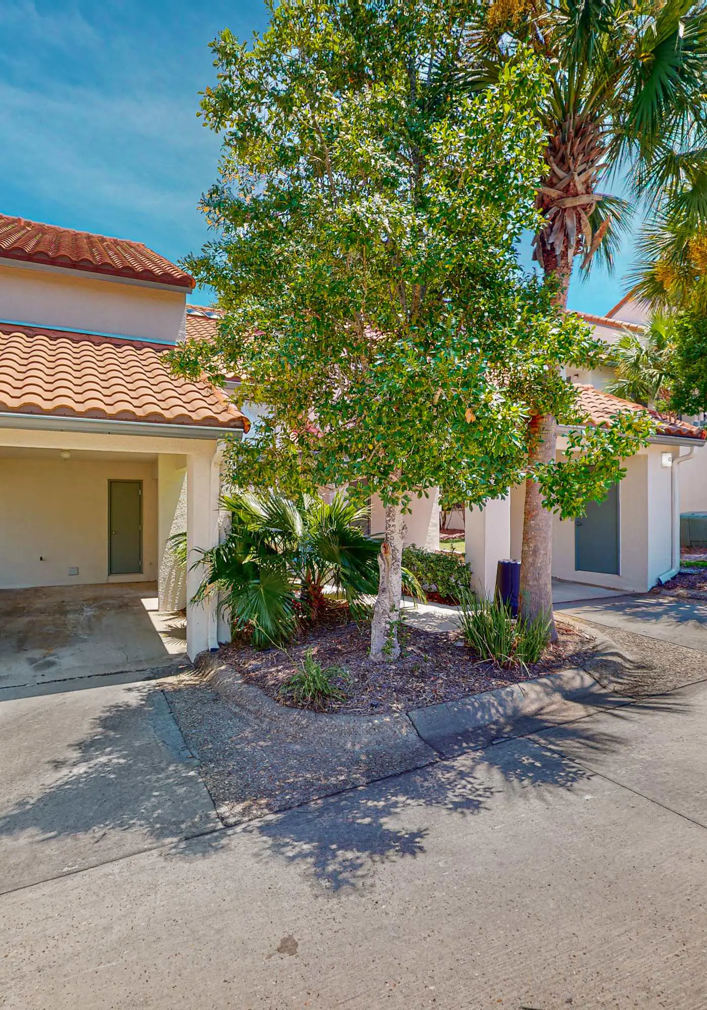 Exclusive 2BR tennis condo with beach access