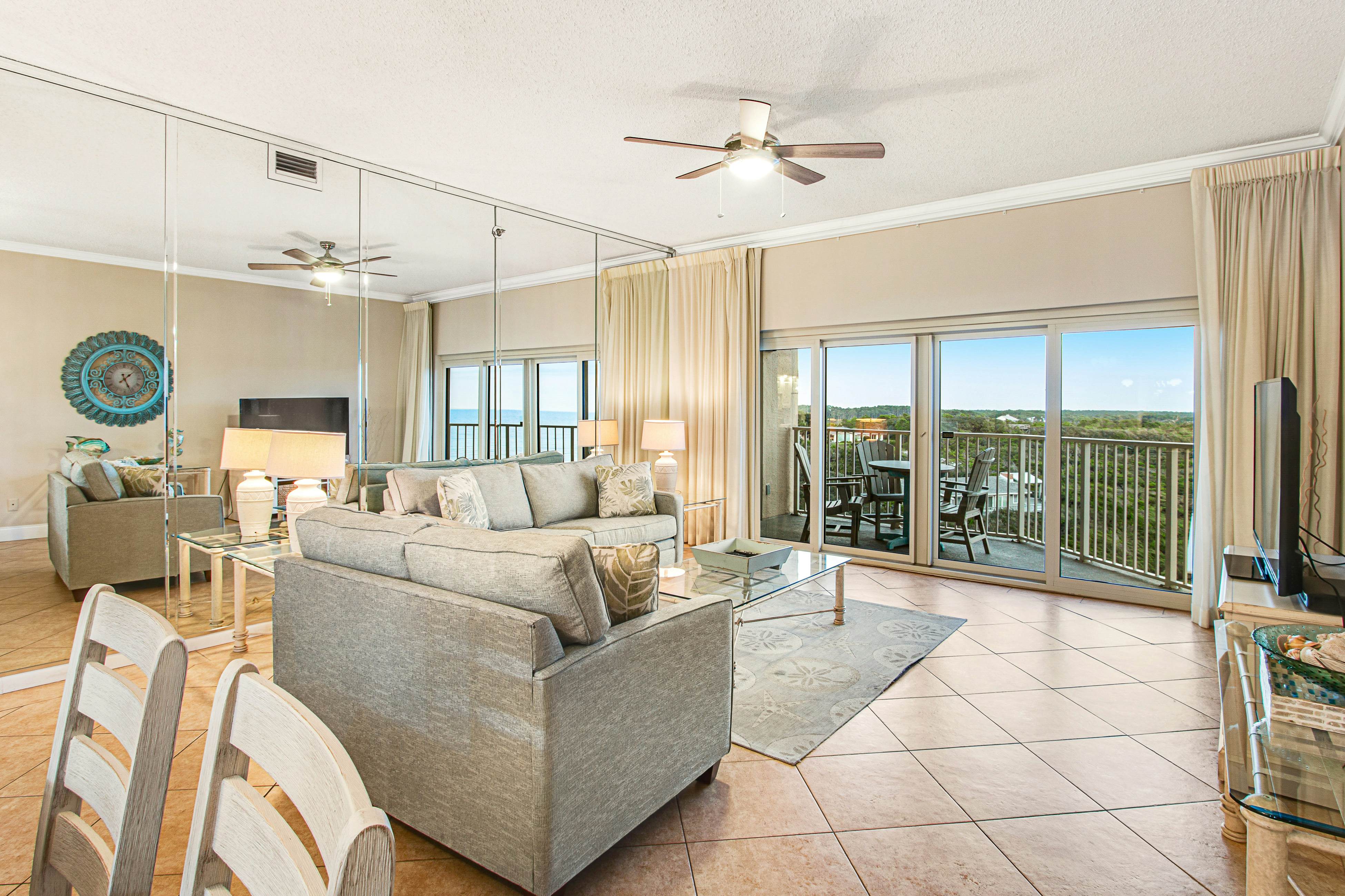 Beachfront Condo with Balcony Pool and Hot Tub