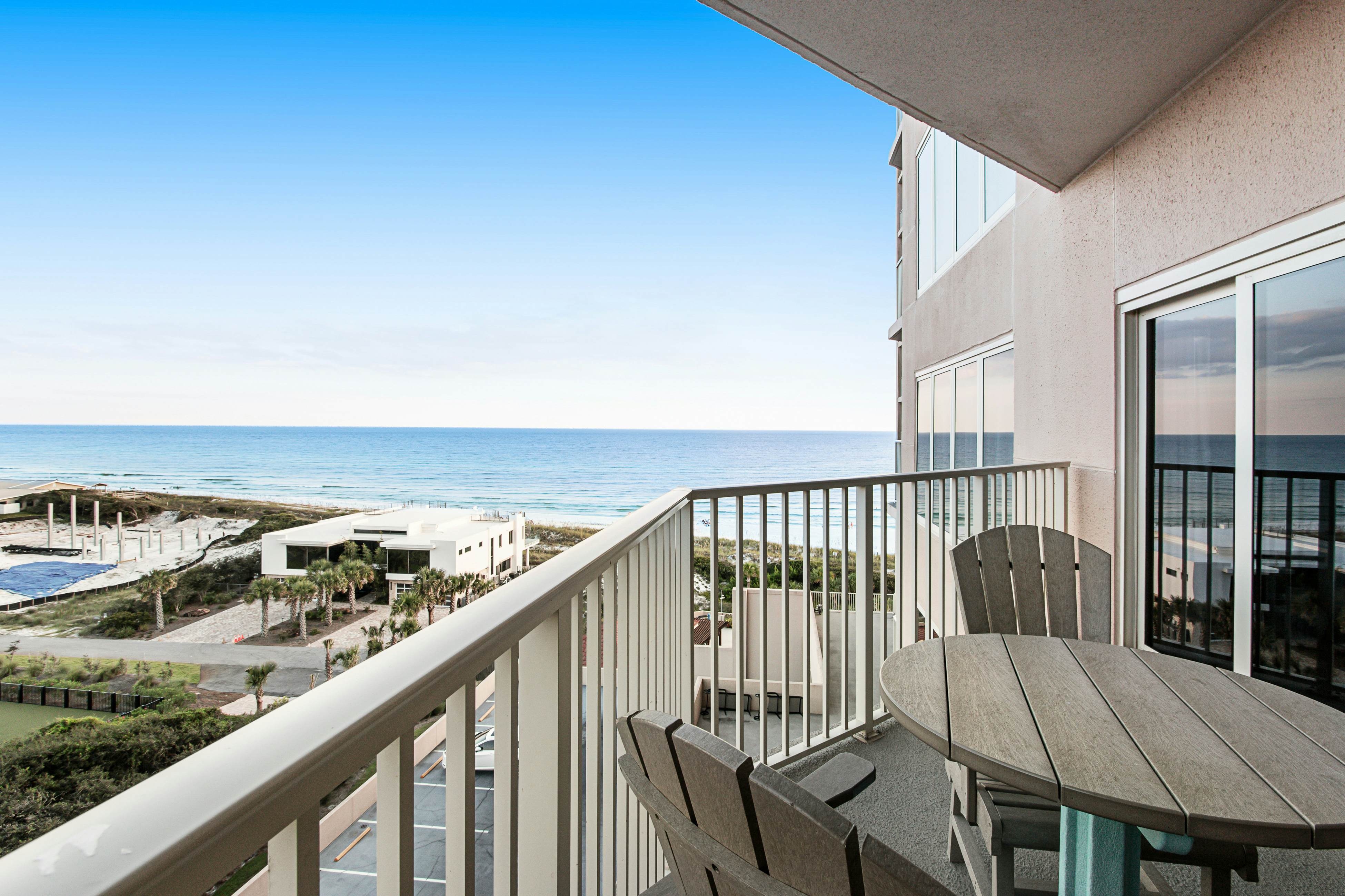 Beachfront Condo with Balcony Pool and Hot Tub