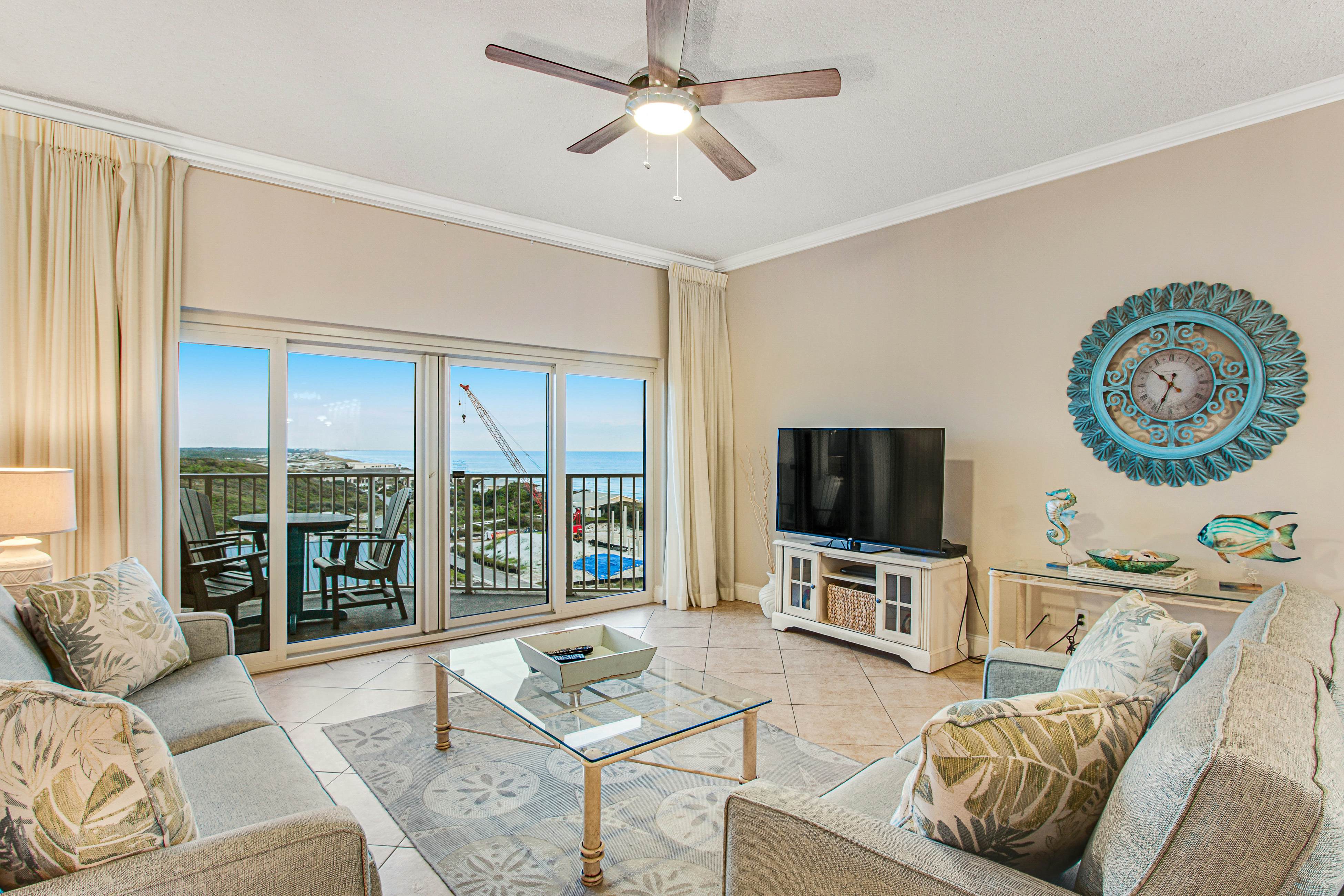 Beachfront Condo with Balcony Pool and Hot Tub
