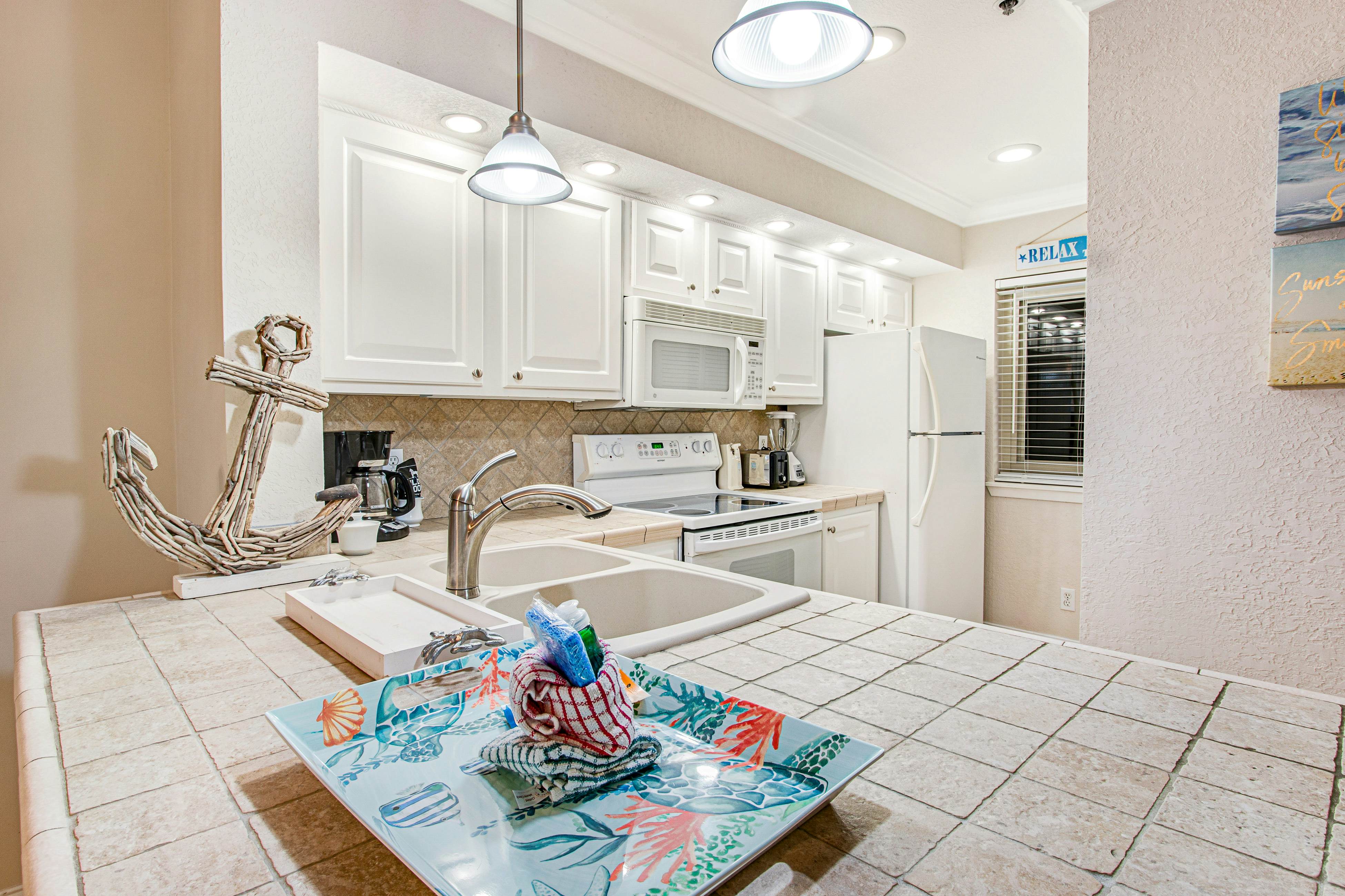 Beachfront Condo with Balcony Pool and Hot Tub