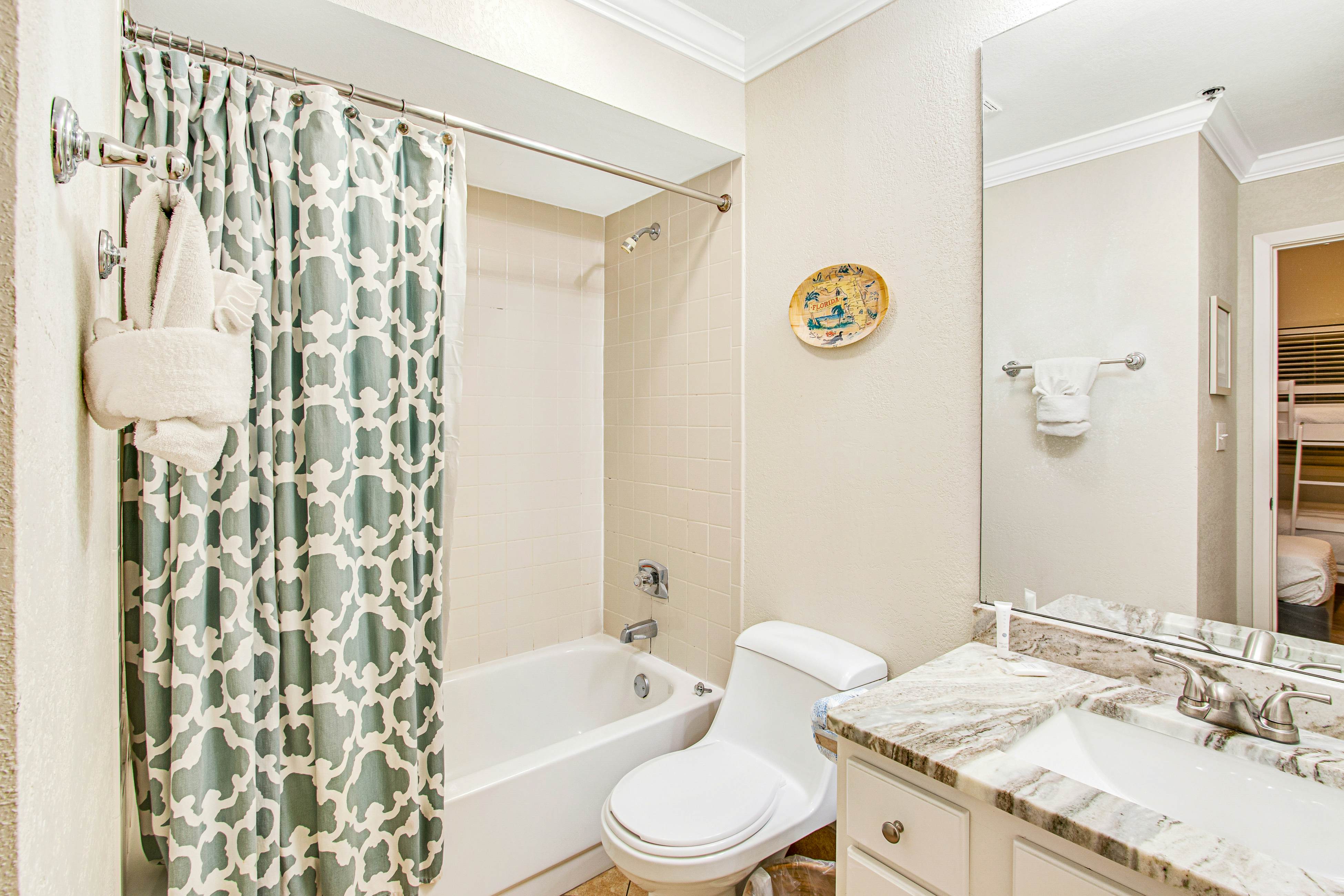 Beachfront Condo with Balcony Pool and Hot Tub