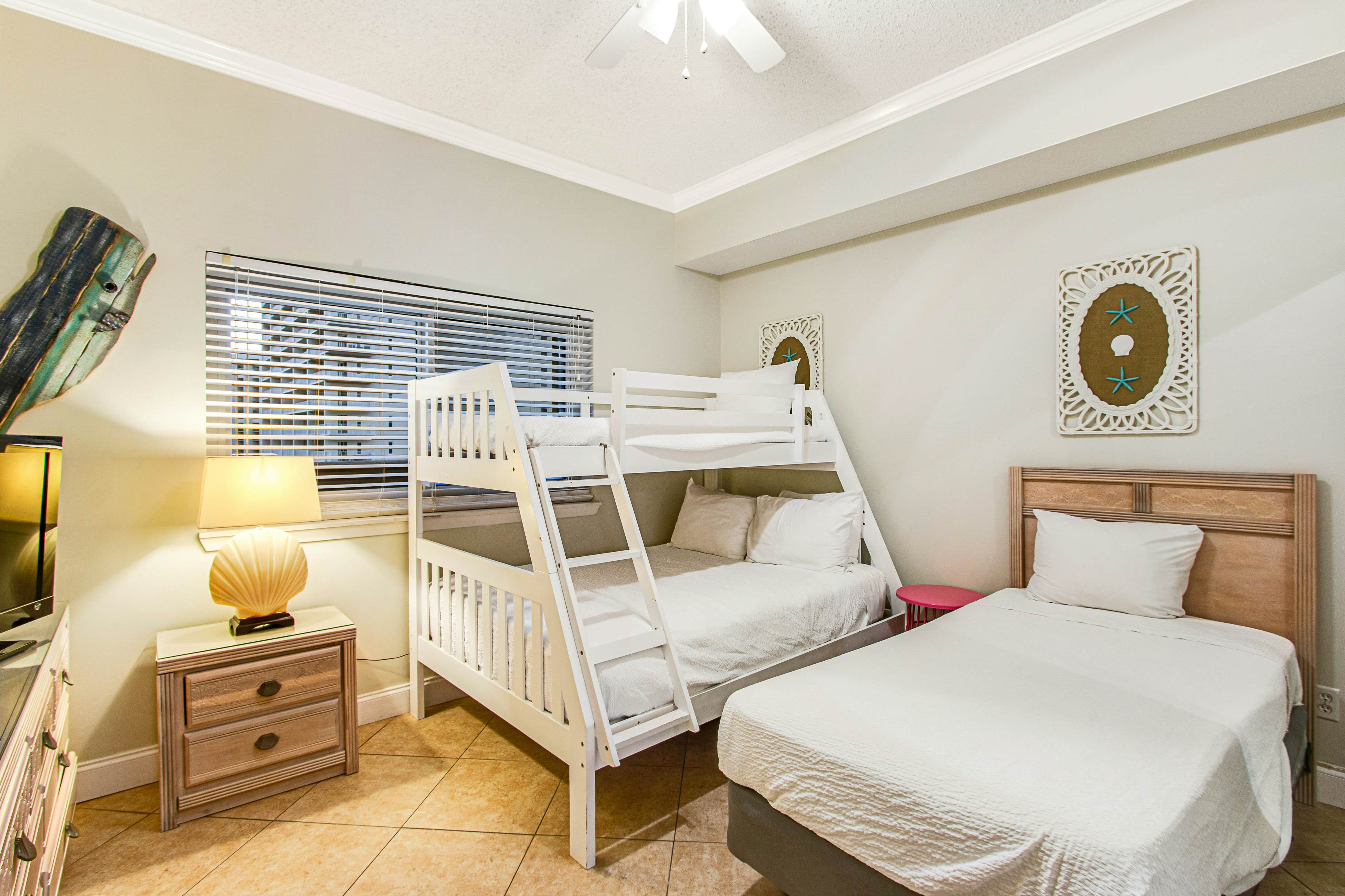 Beachfront Condo with Balcony Pool and Hot Tub