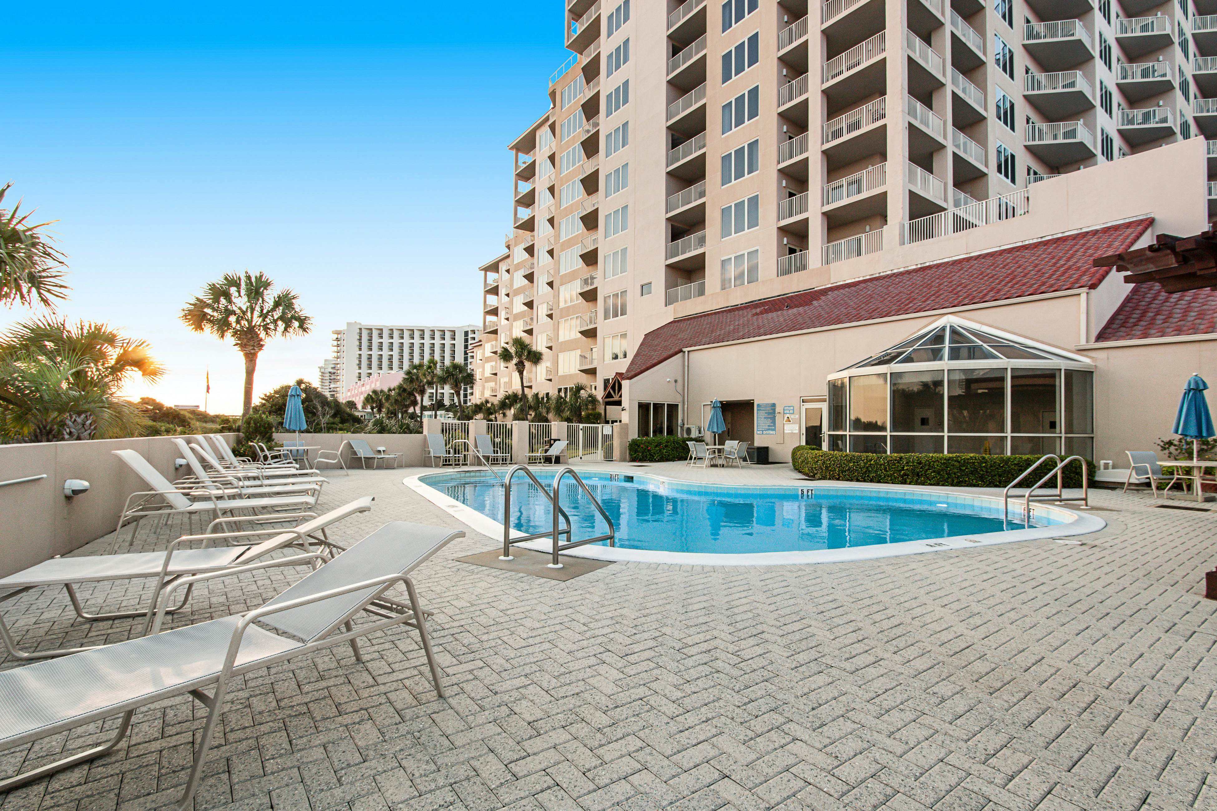 Beachfront Condo with Balcony Pool and Hot Tub