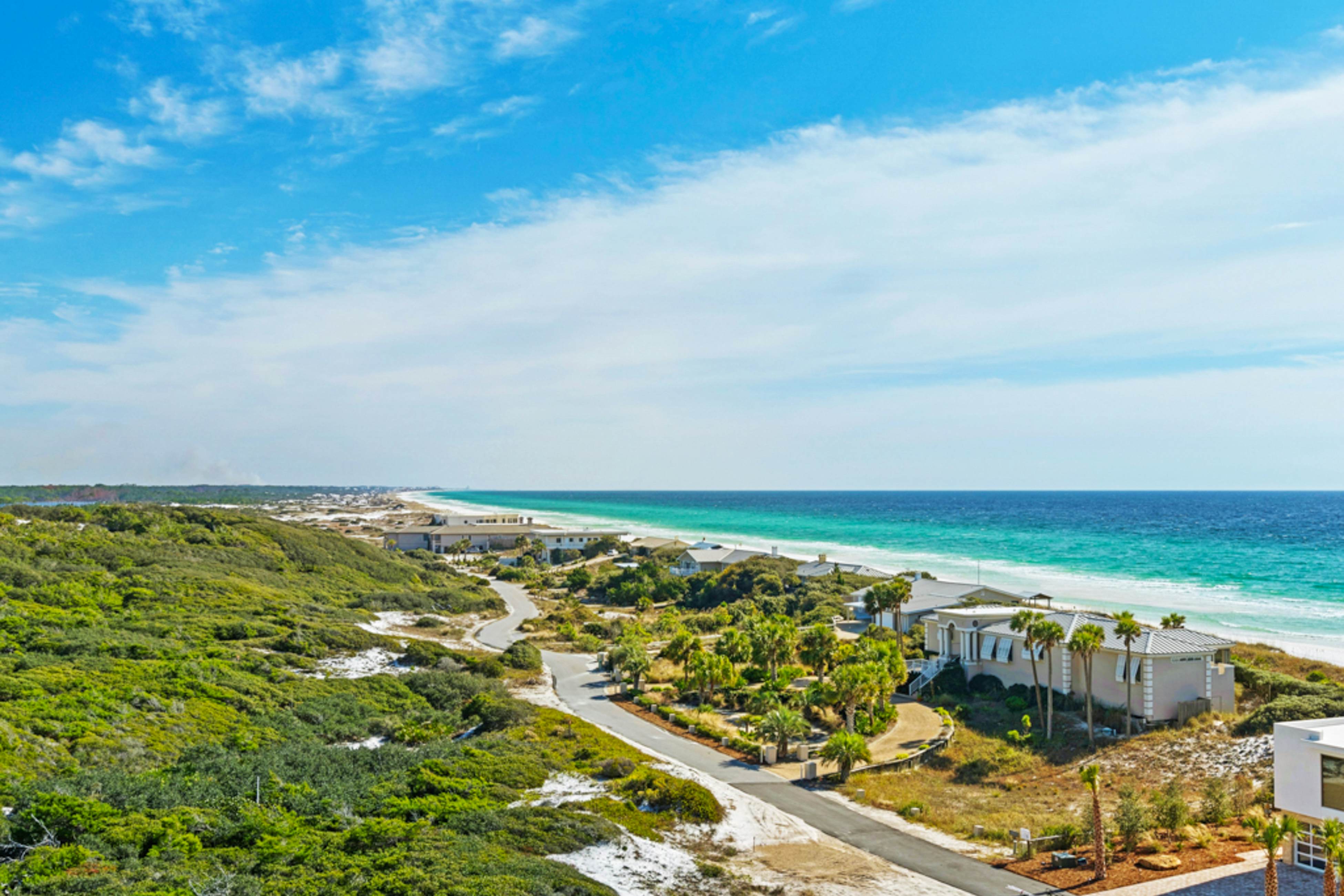 Beachfront Condo with Balcony Pool and Hot Tub
