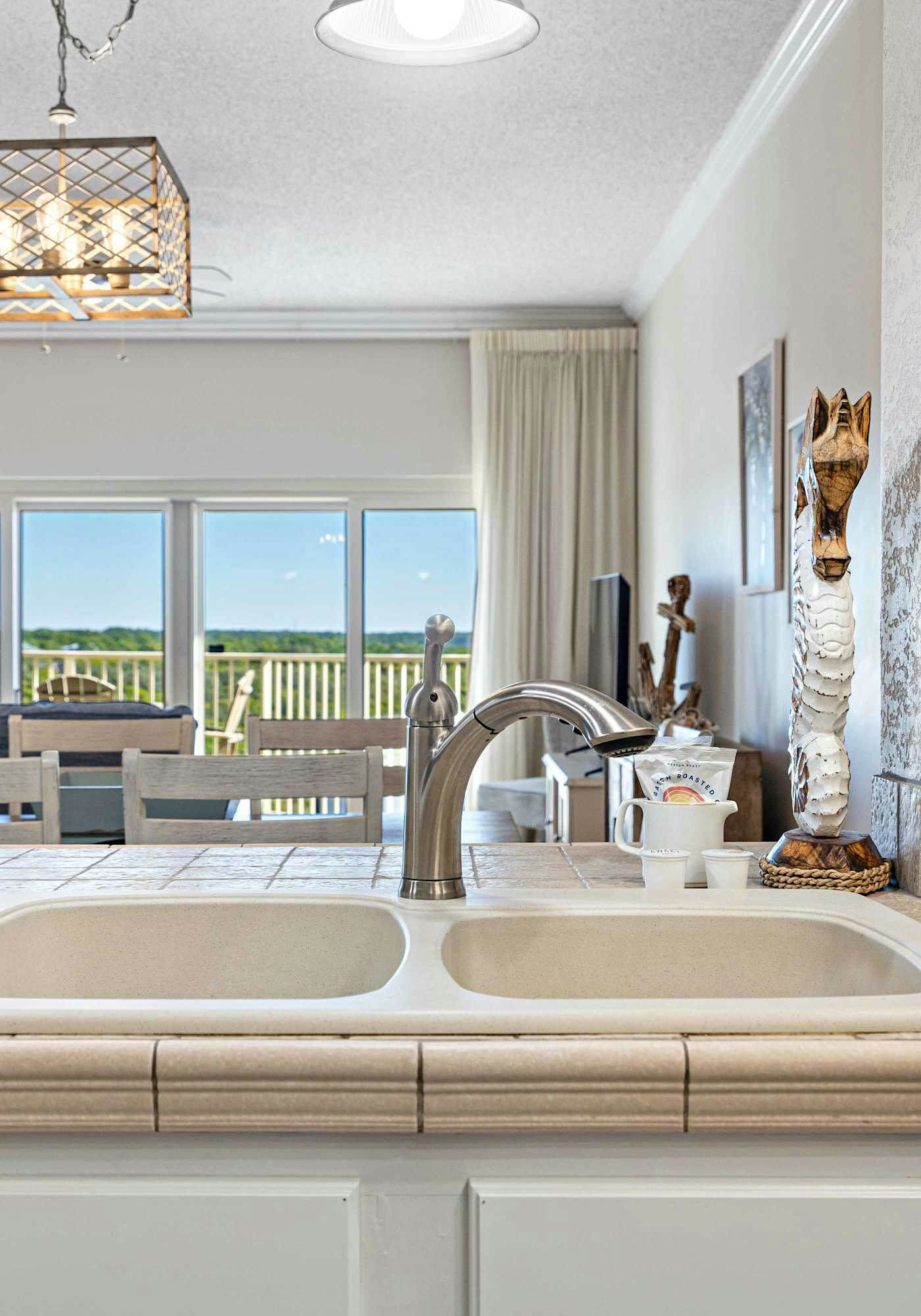 Beachfront Condo with Balcony Pool and Hot Tub