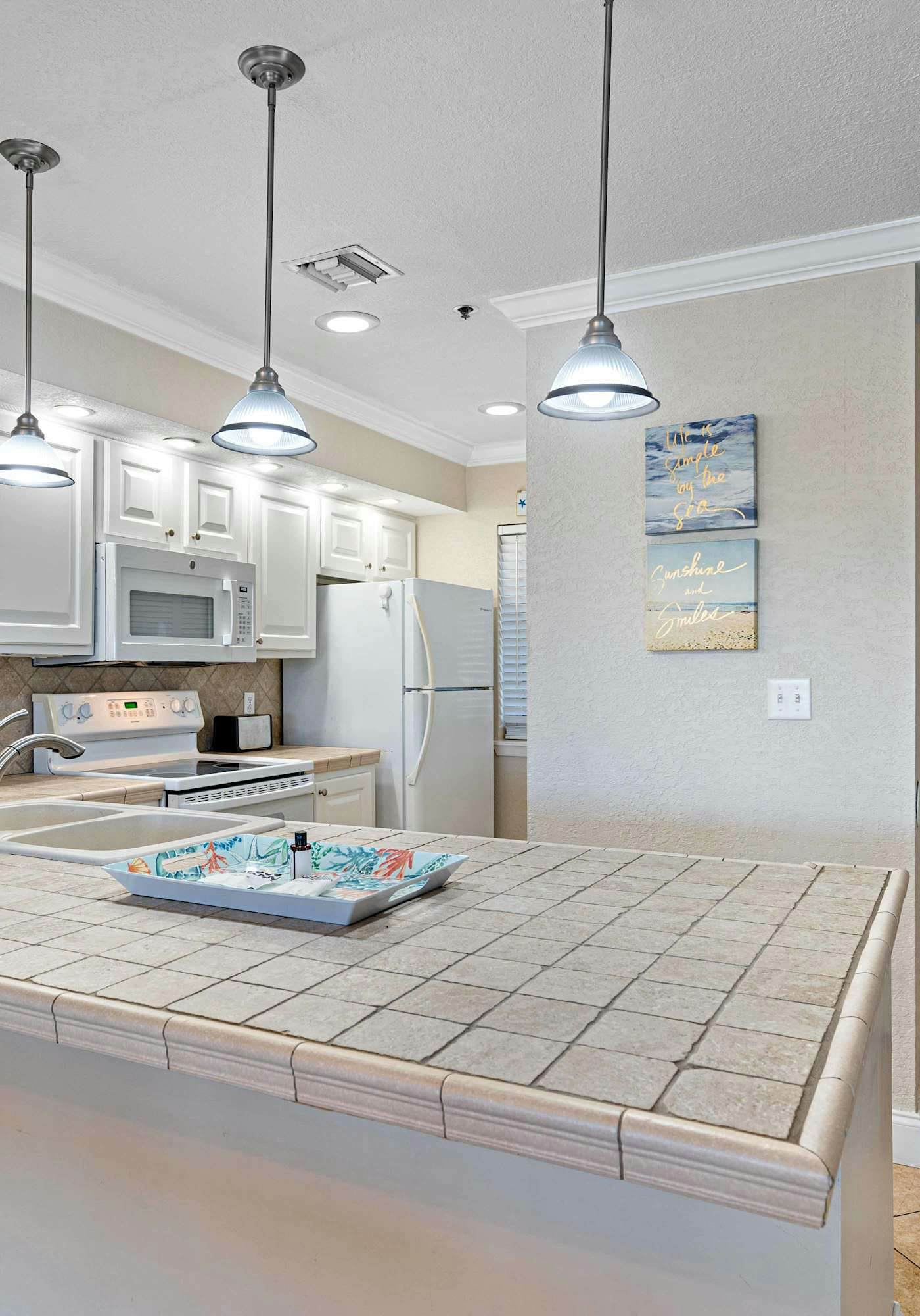 Beachfront Condo with Balcony Pool and Hot Tub