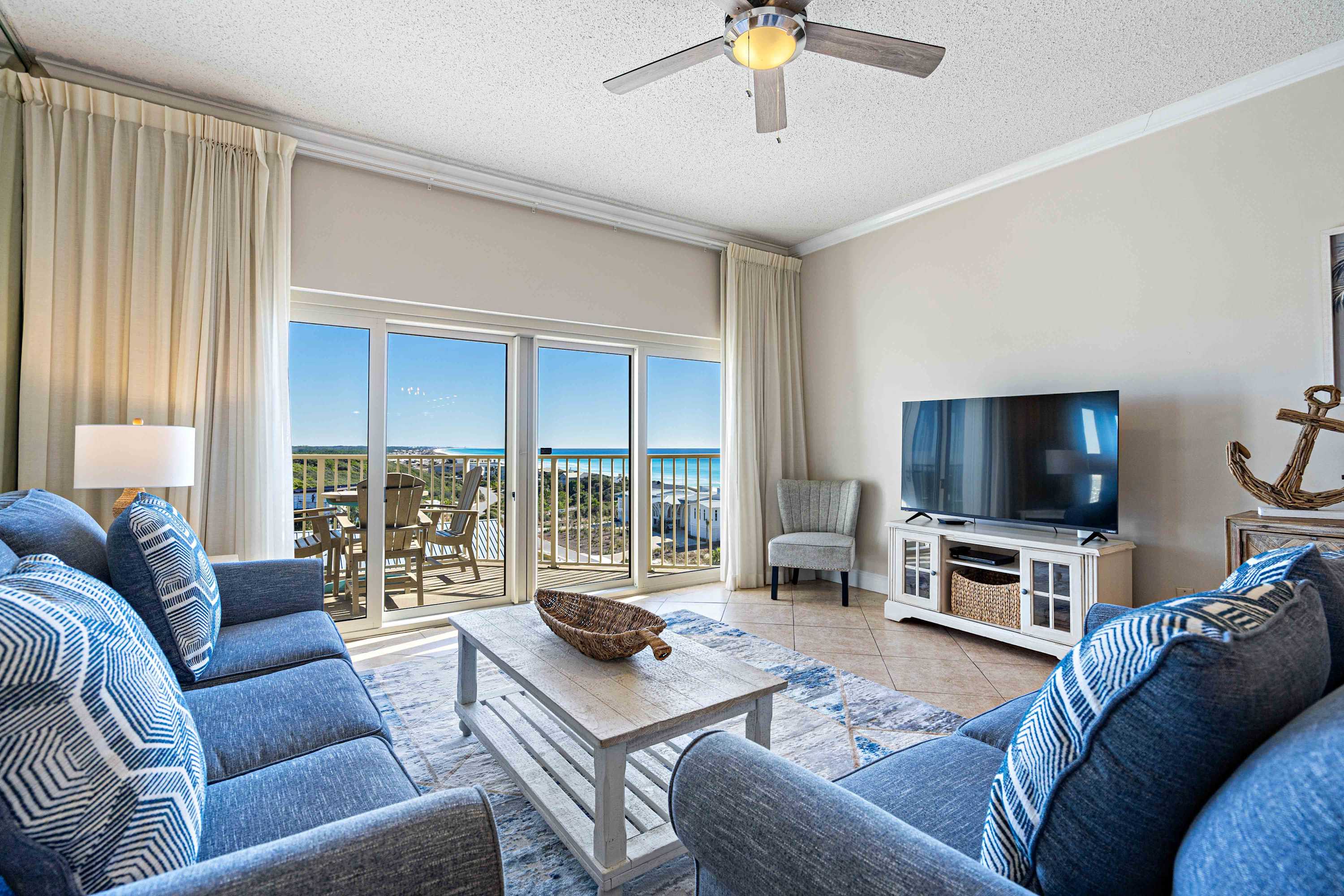 Beachfront Condo with Balcony Pool and Hot Tub