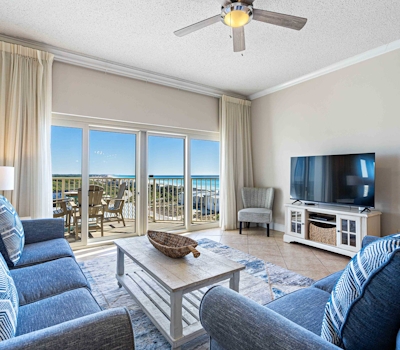 Beachfront Condo with Balcony Pool and Hot Tub
