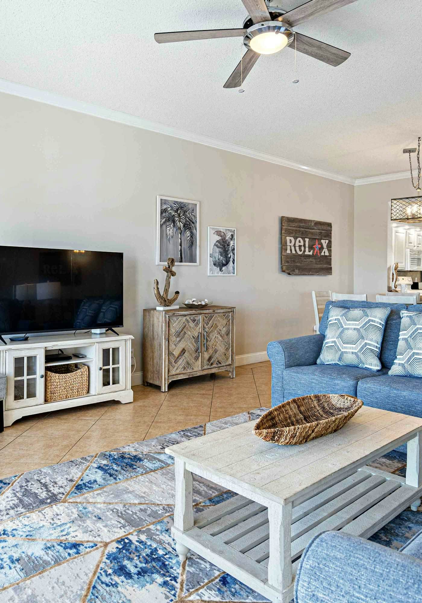 Beachfront Condo with Balcony Pool and Hot Tub