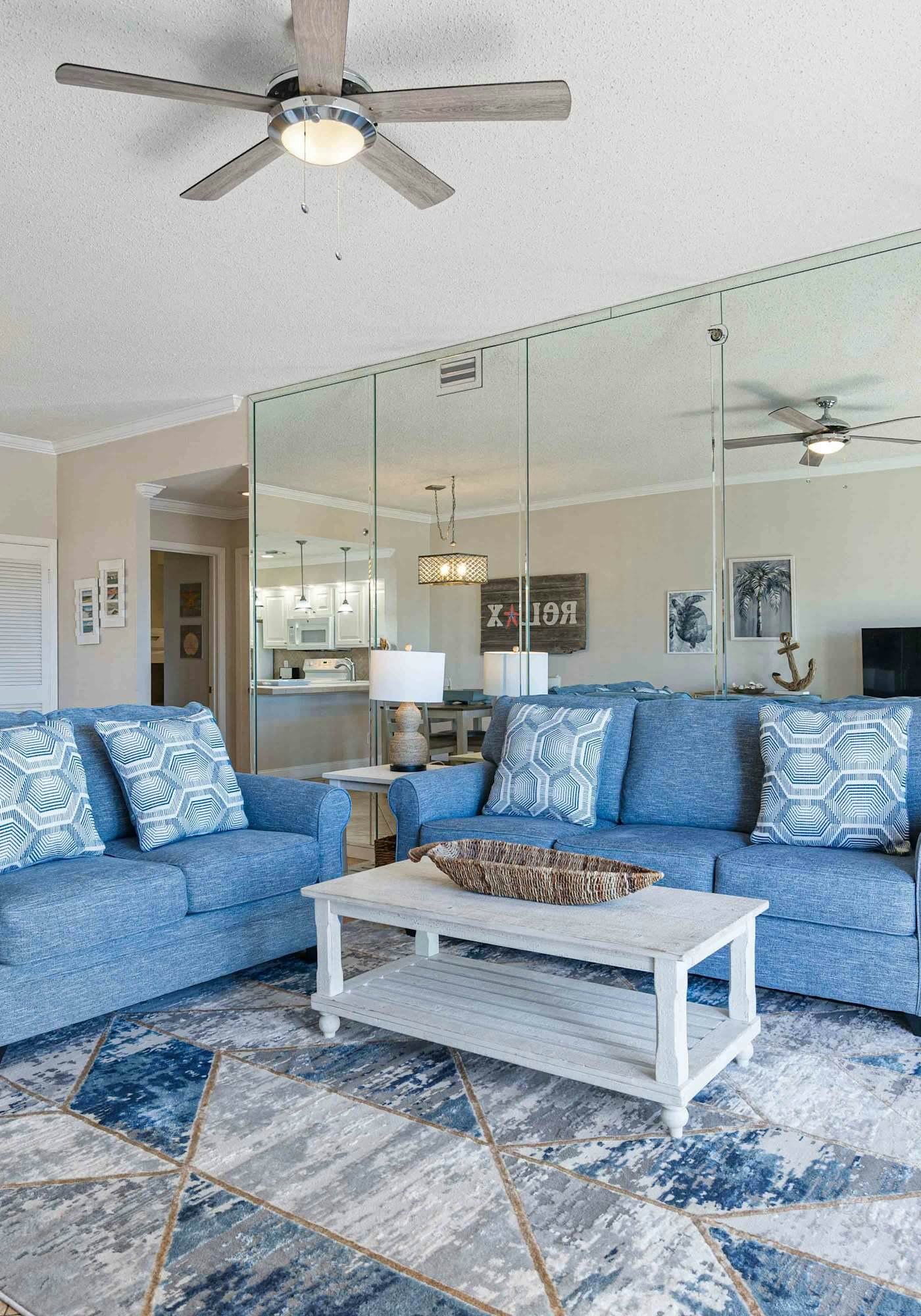 Beachfront Condo with Balcony Pool and Hot Tub