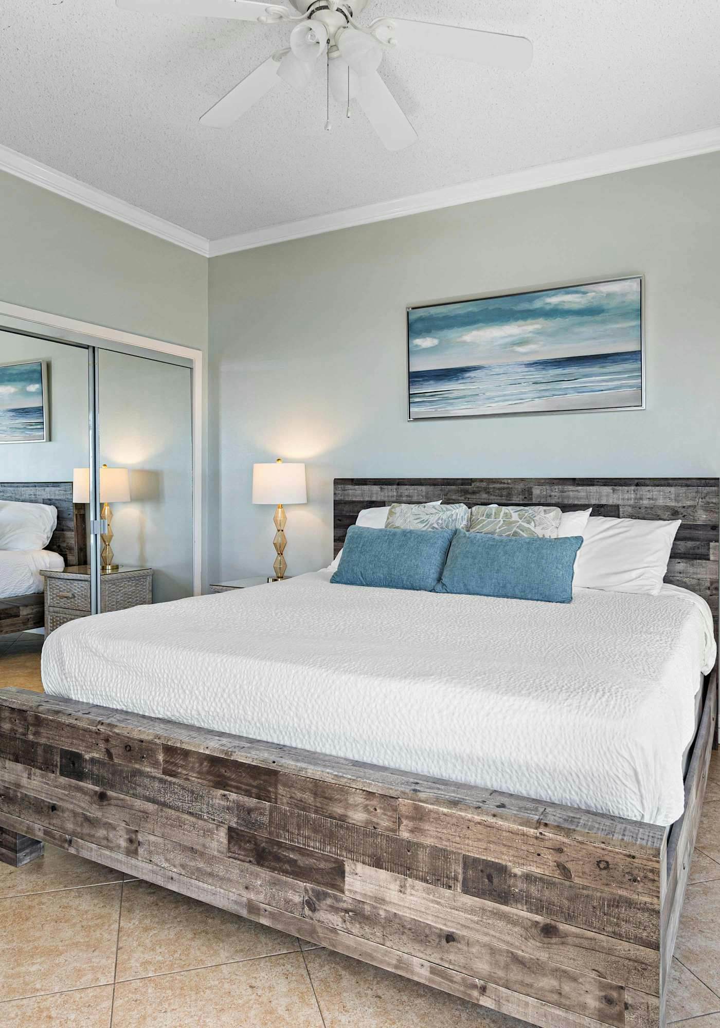 Beachfront Condo with Balcony Pool and Hot Tub