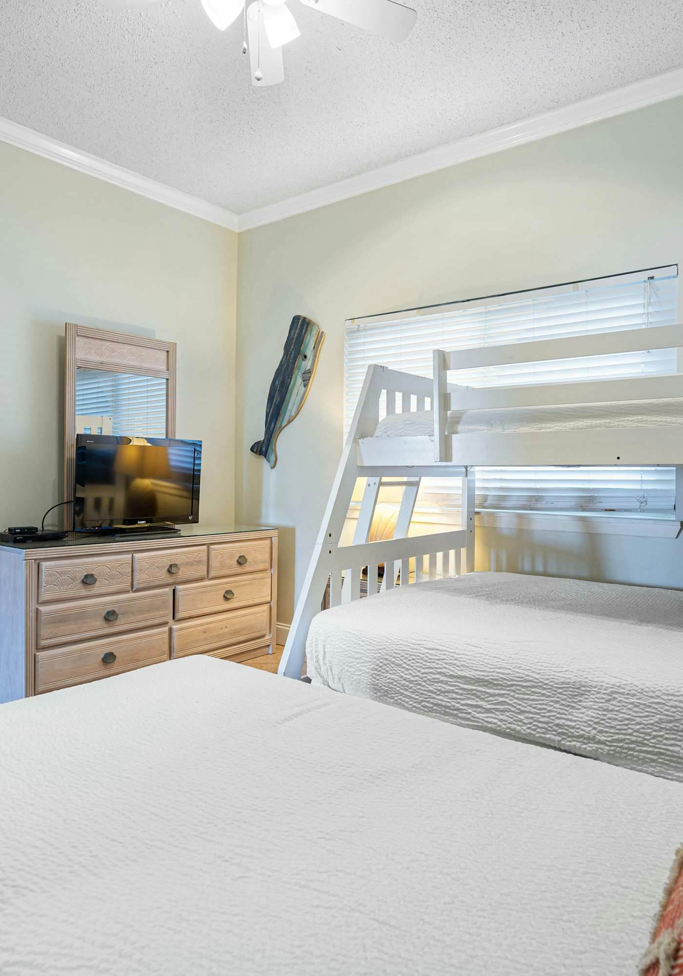 Beachfront Condo with Balcony Pool and Hot Tub