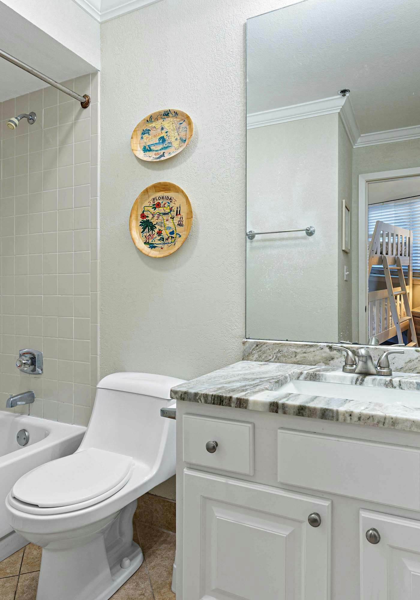 Beachfront Condo with Balcony Pool and Hot Tub