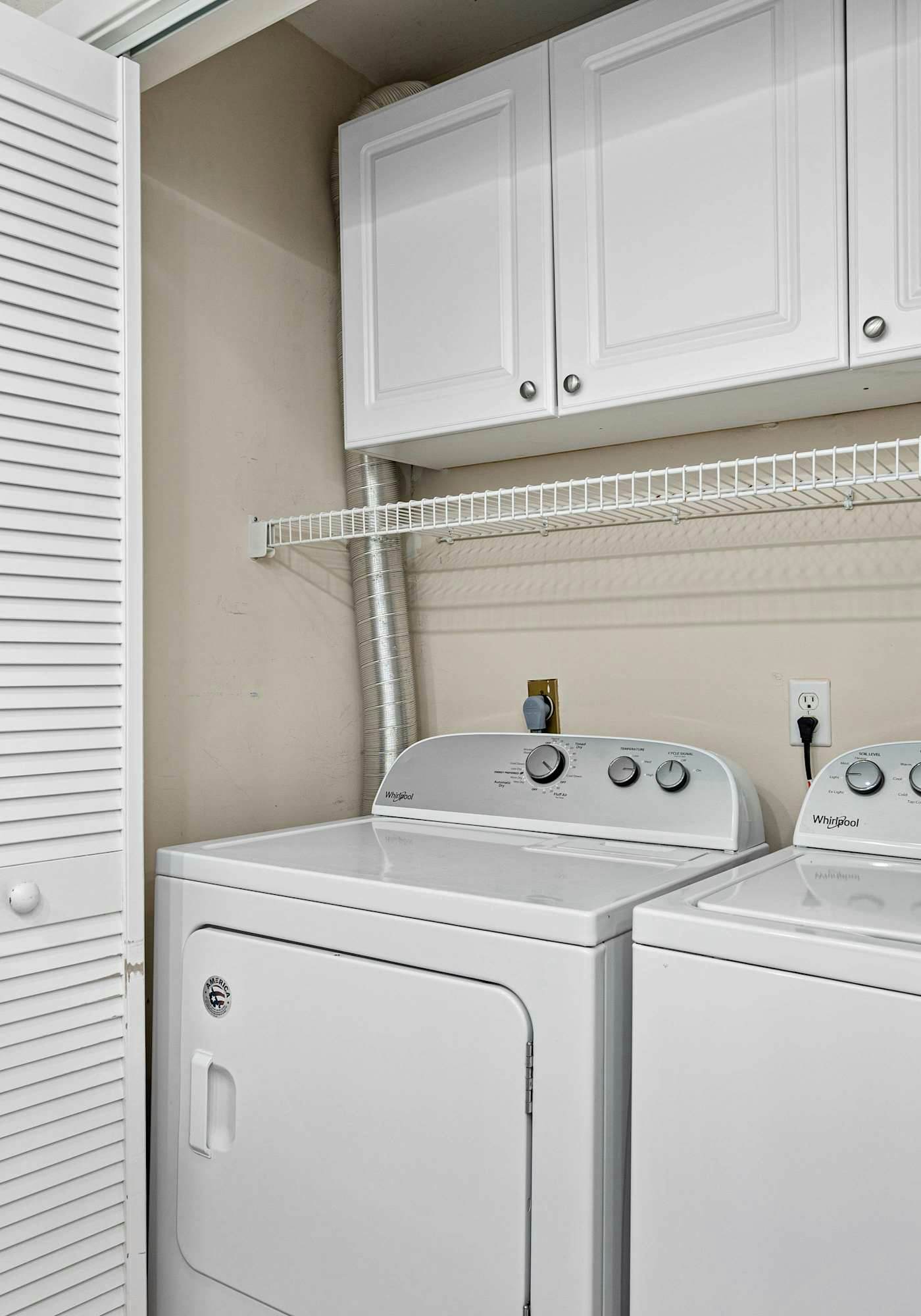 Beachfront Condo with Balcony Pool and Hot Tub