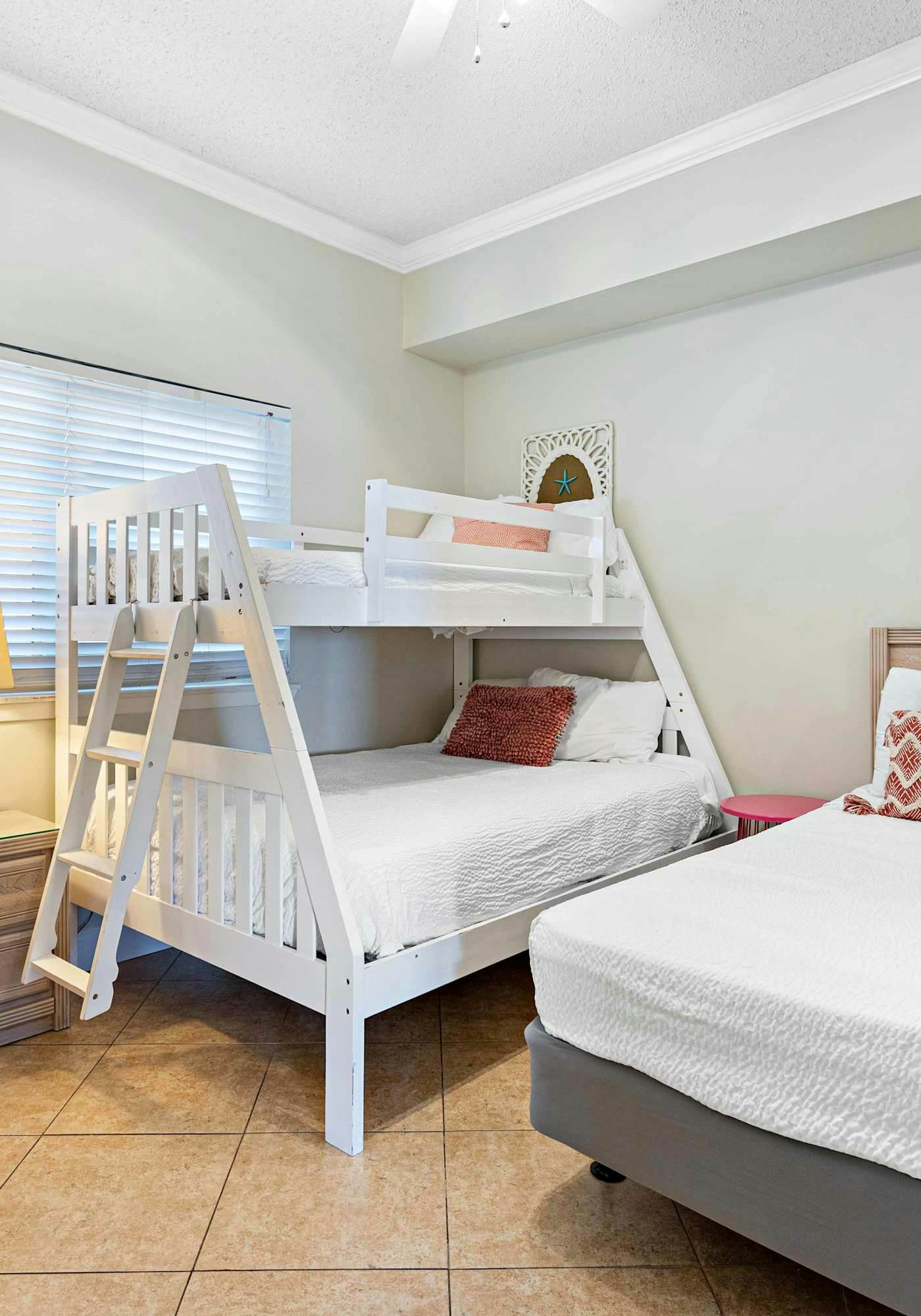 Beachfront Condo with Balcony Pool and Hot Tub