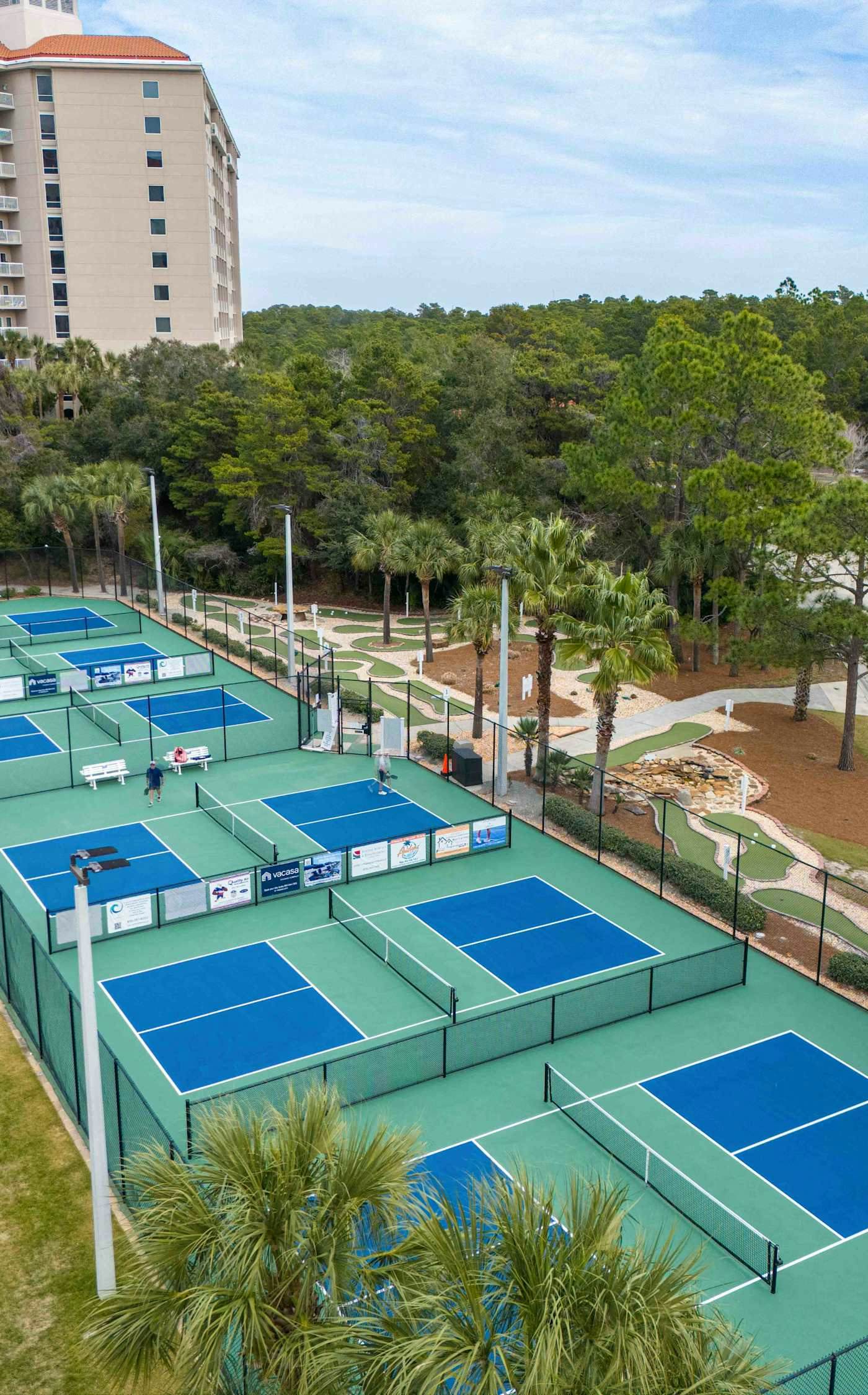 Beachfront Condo with Balcony Pool and Hot Tub