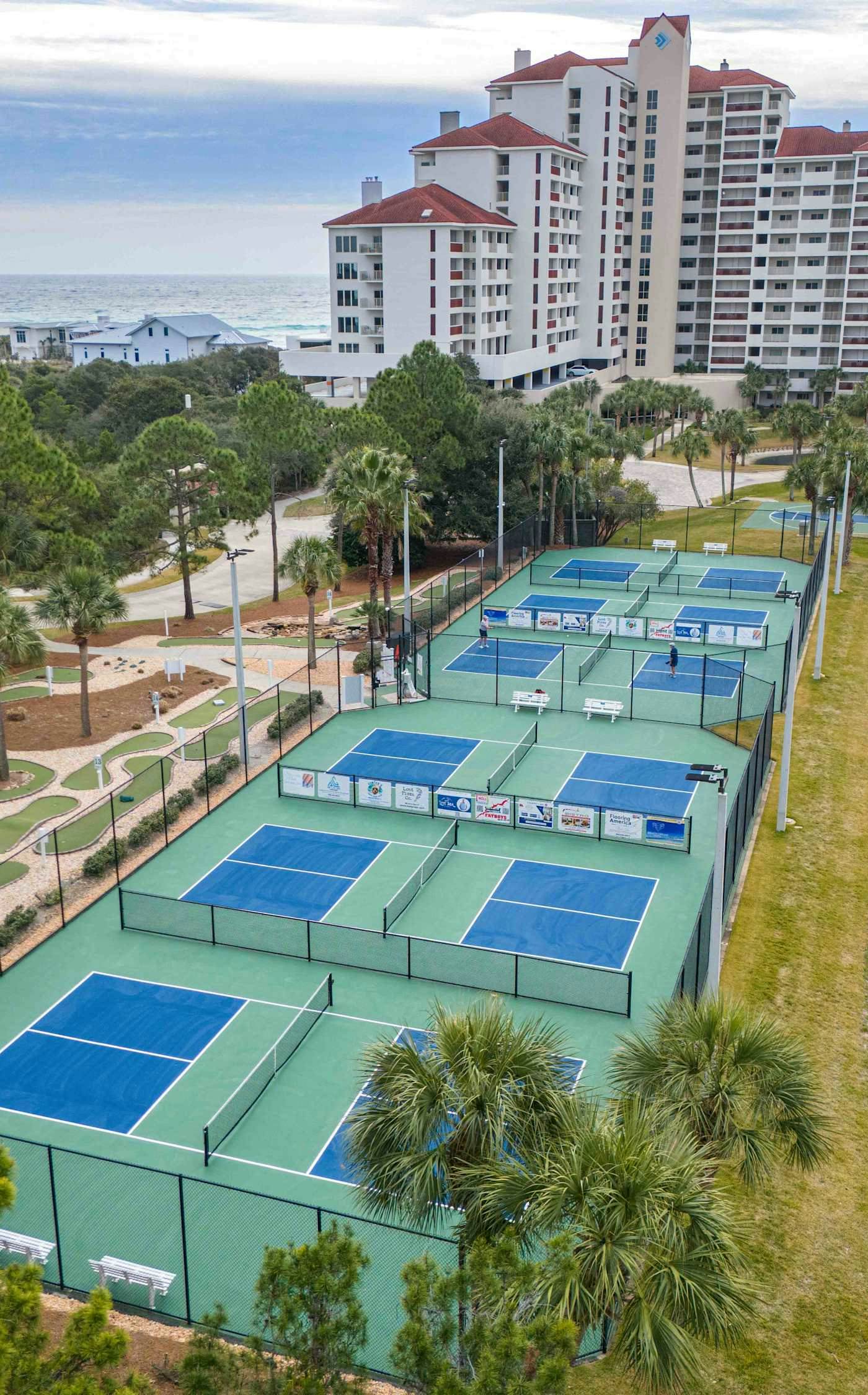 Beachfront Condo with Balcony Pool and Hot Tub