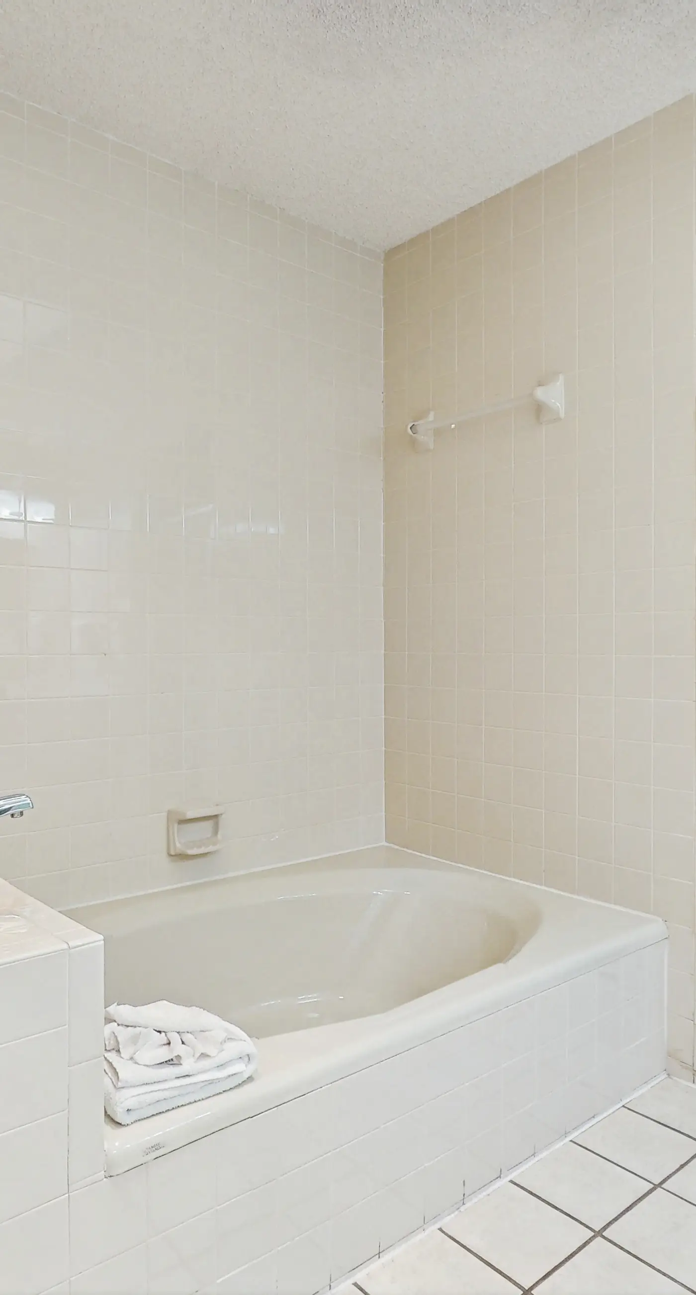 Tennis Village Condo with Pool and Hot Tub