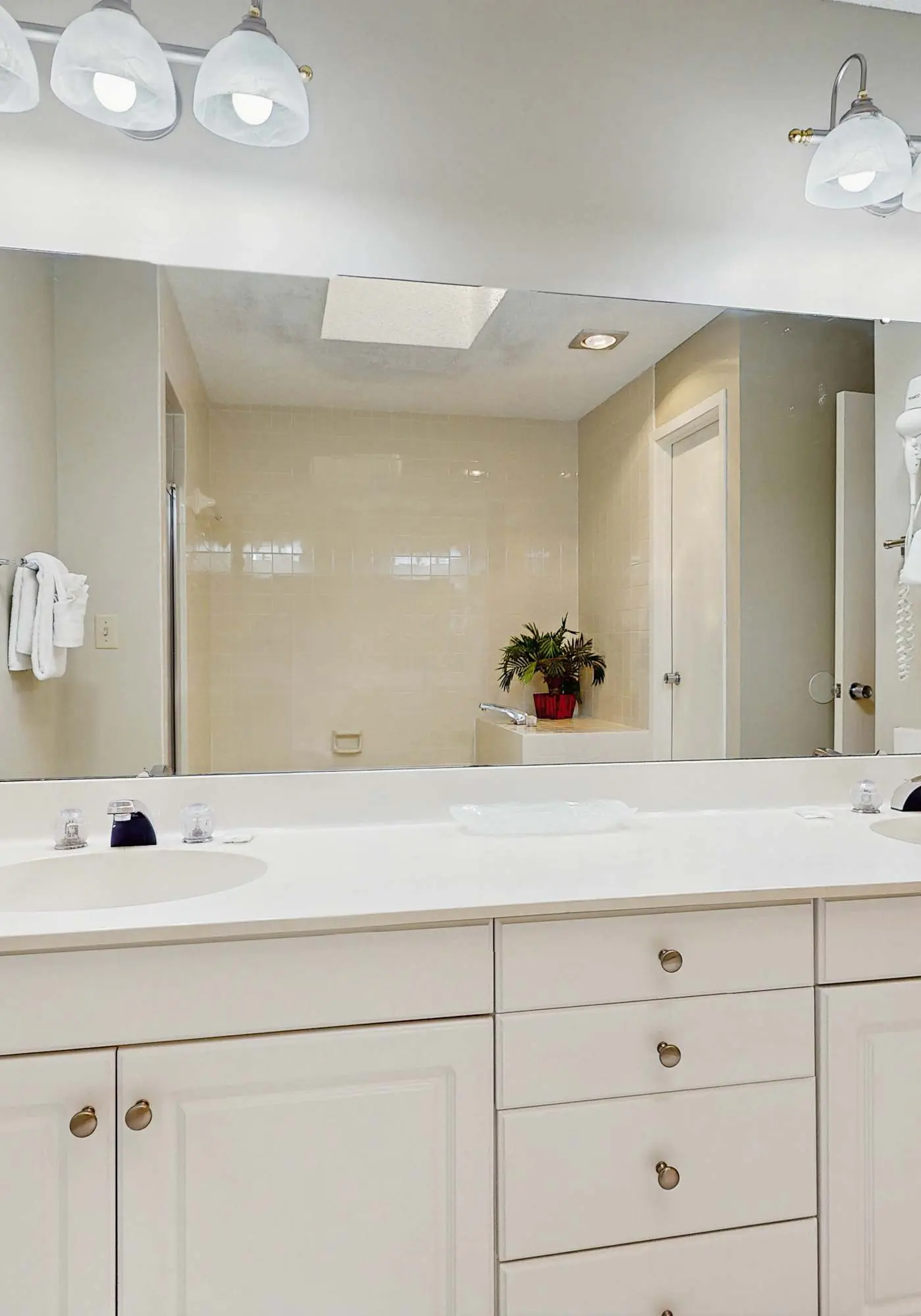Exclusive Beach Access, Pool & Tennis Courts