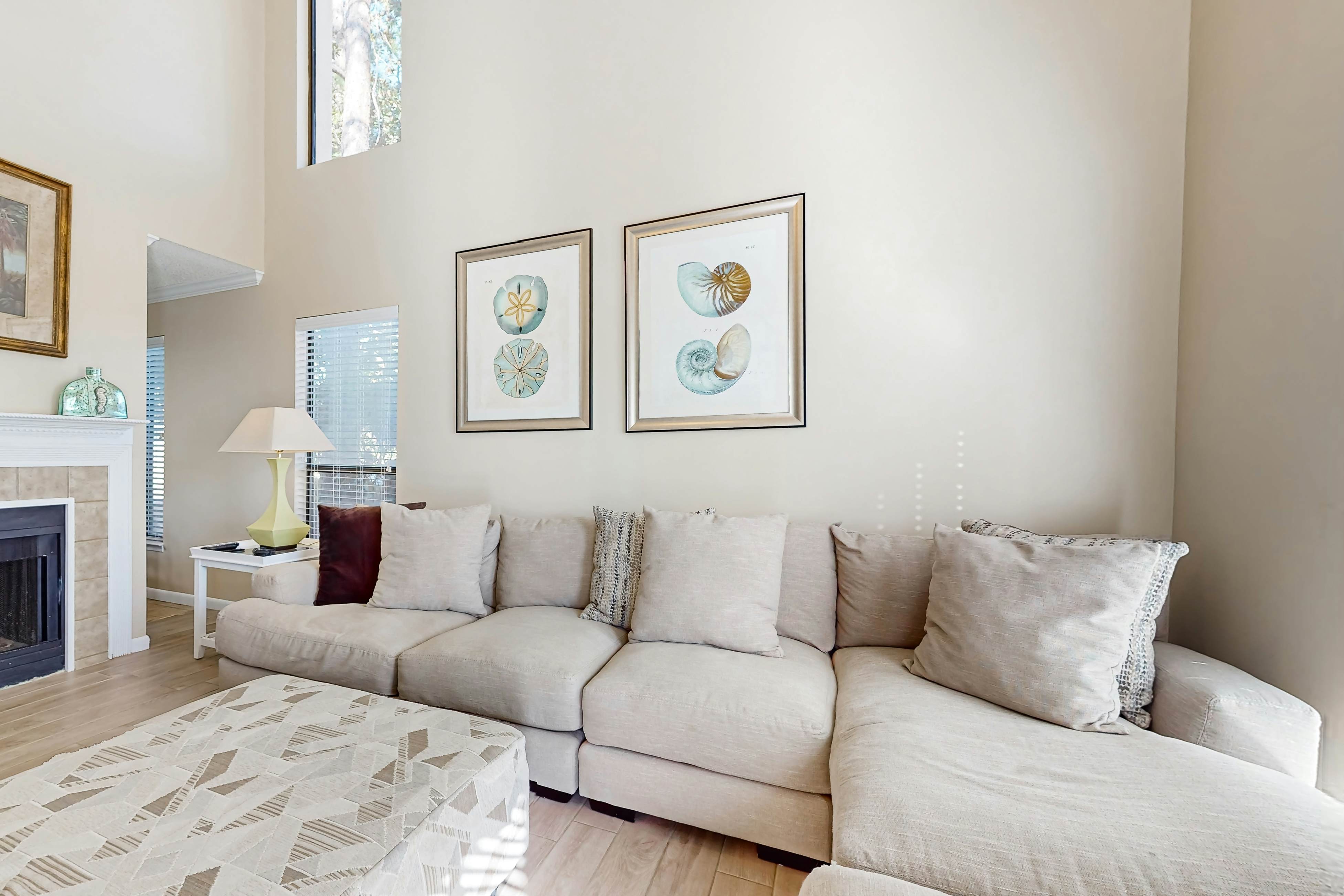 Court-Side Condo with Pool Hot Tub and Tennis