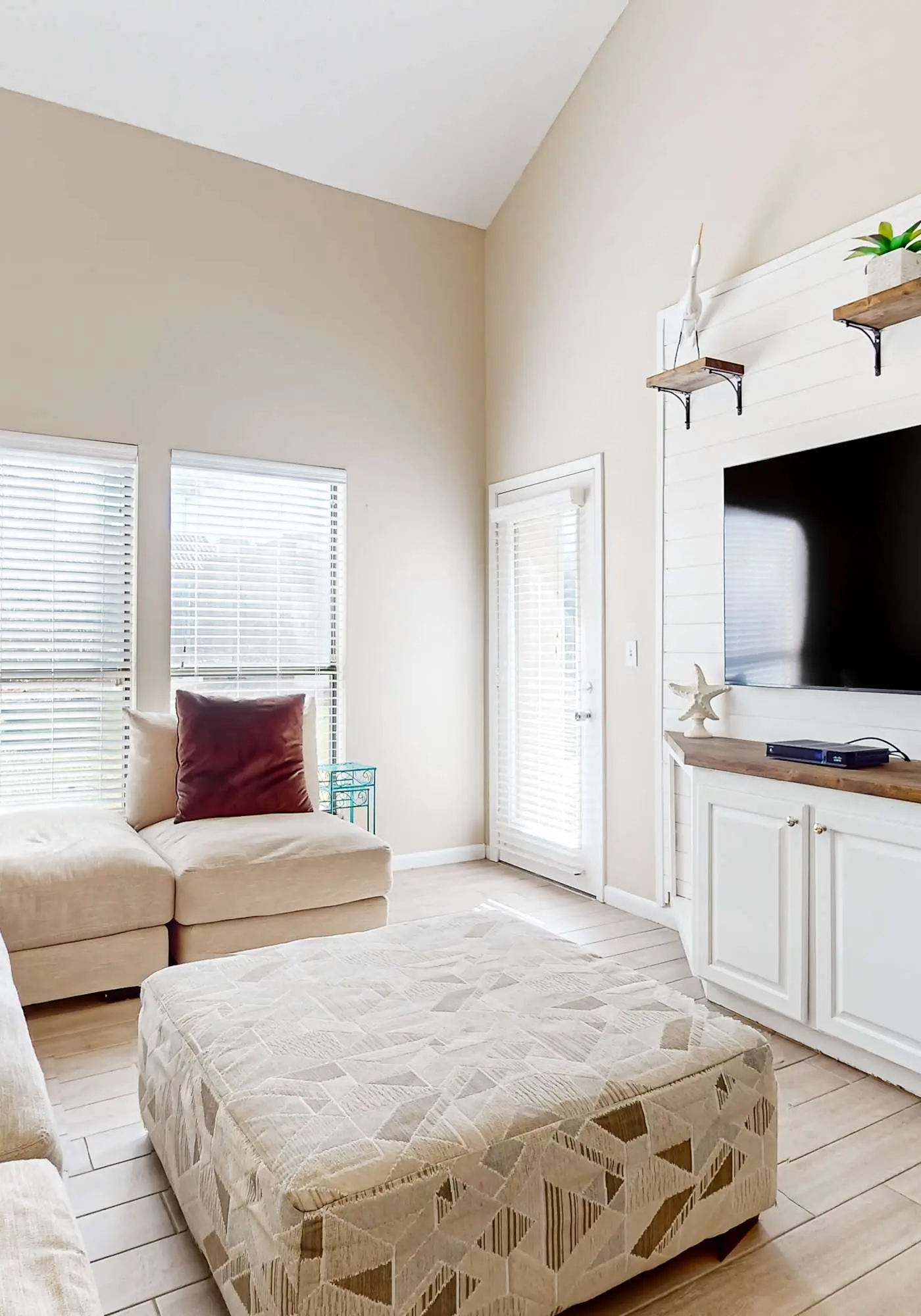 Exclusive 2BR Retreat: Steps to Beach & Tennis