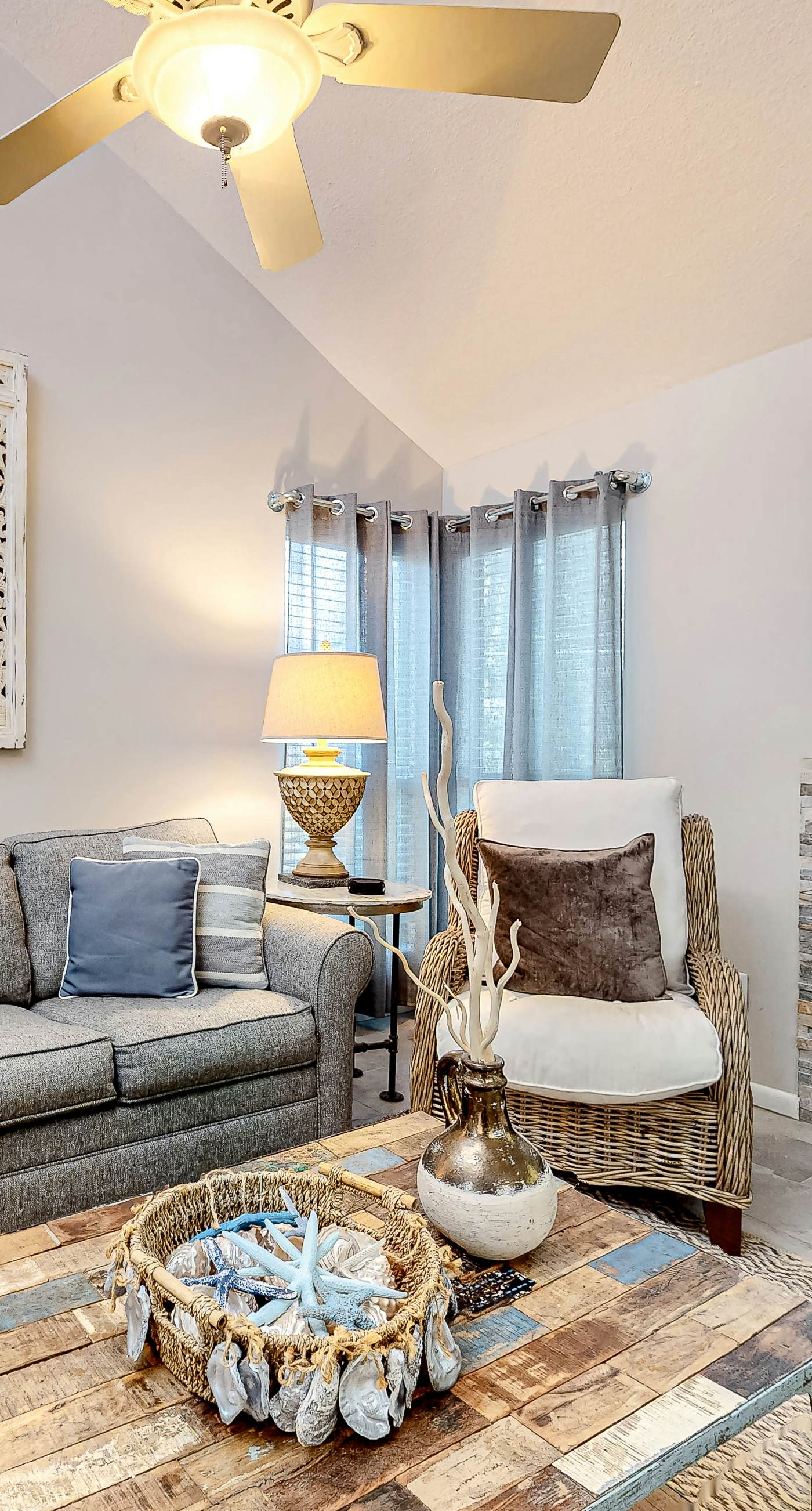 Bright Resort Condo with Pools Hot Tub and Gym