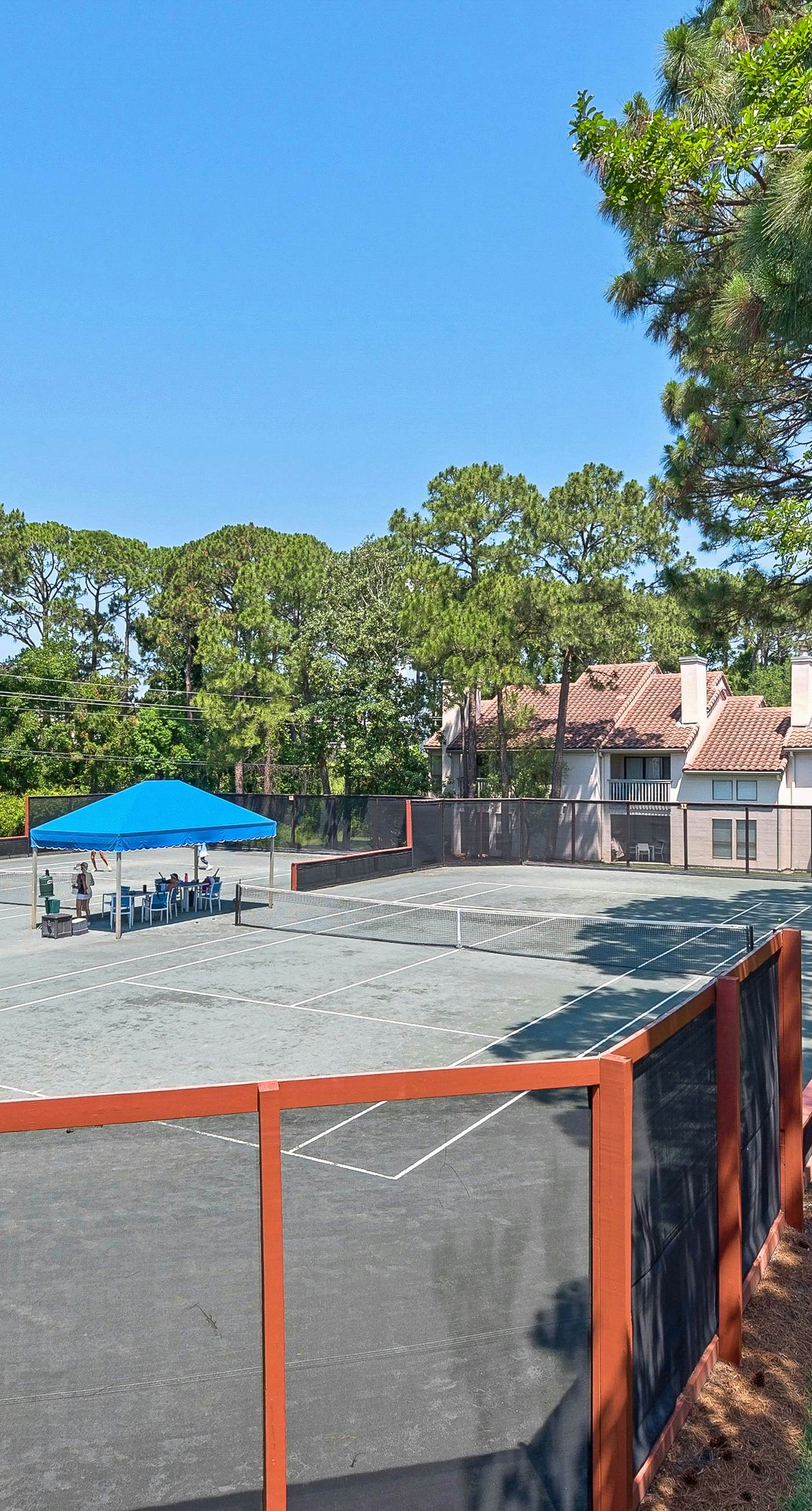 Bright Resort Condo with Pools Hot Tub and Gym