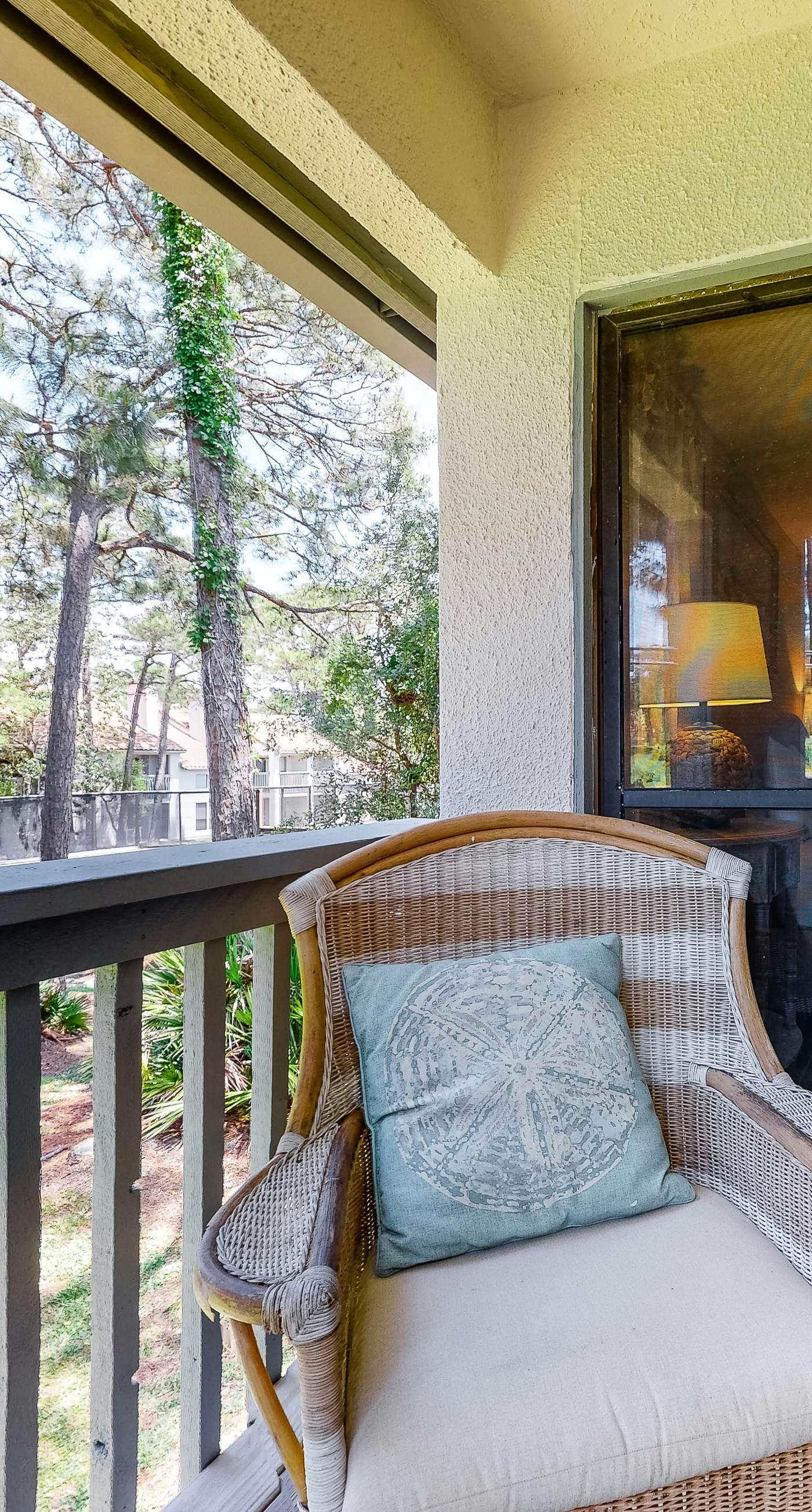 Bright Resort Condo with Pools Hot Tub and Gym