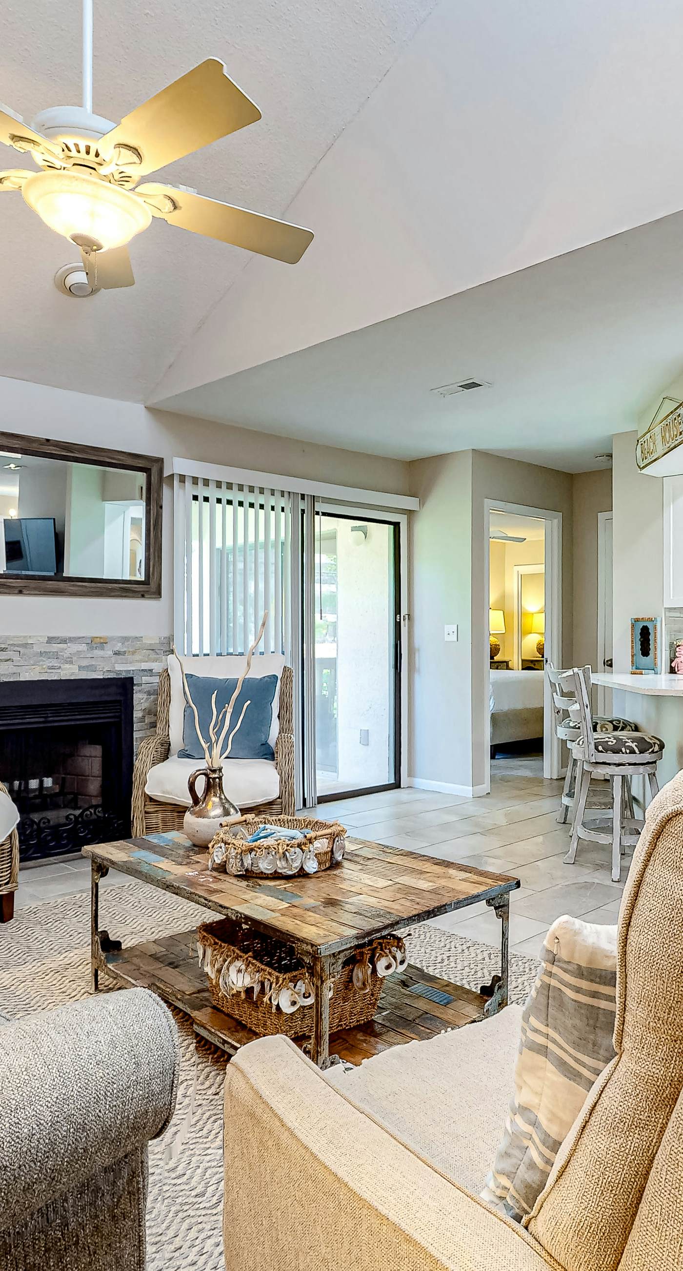 Bright Resort Condo with Pools Hot Tub and Gym