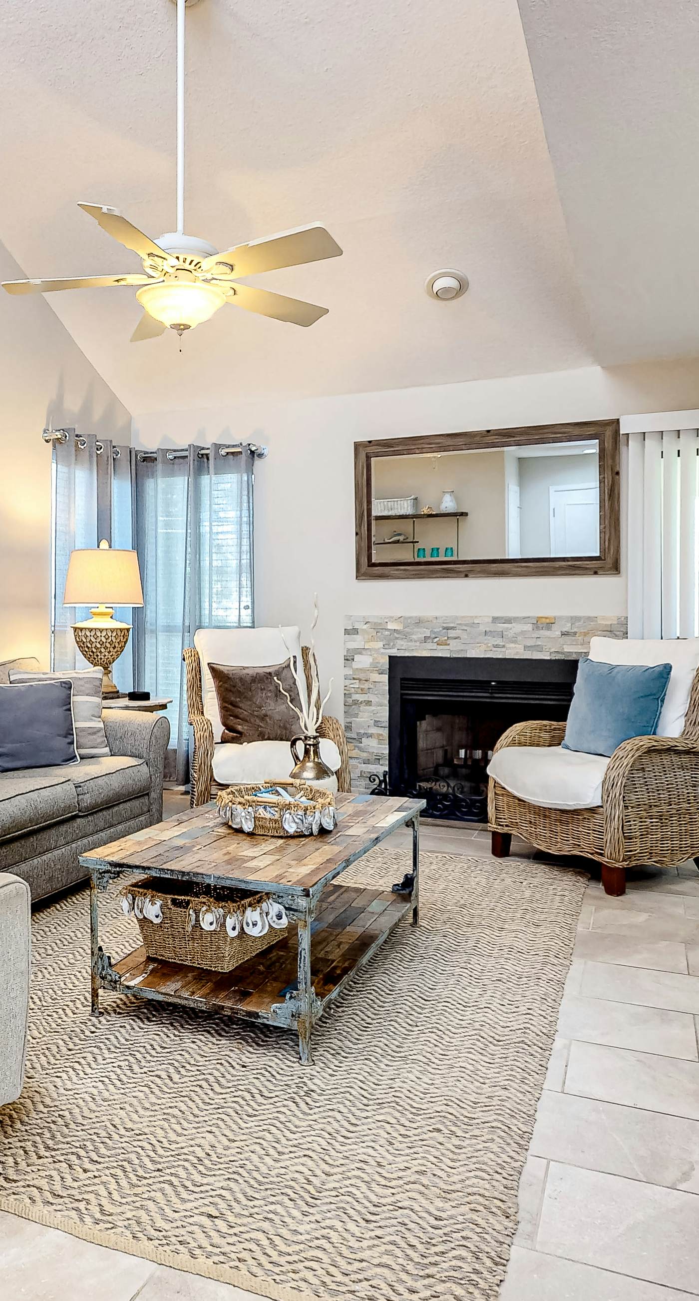 Bright Resort Condo with Pools Hot Tub and Gym