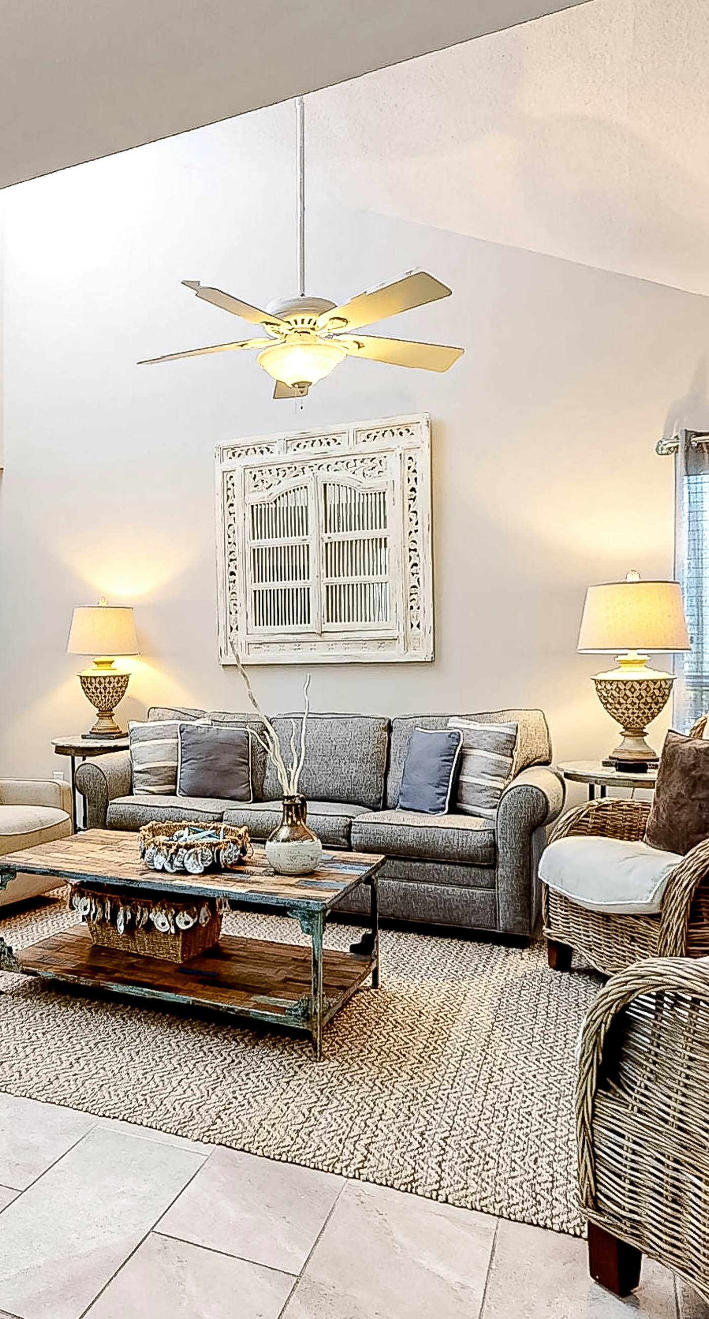 Bright Resort Condo with Pools Hot Tub and Gym