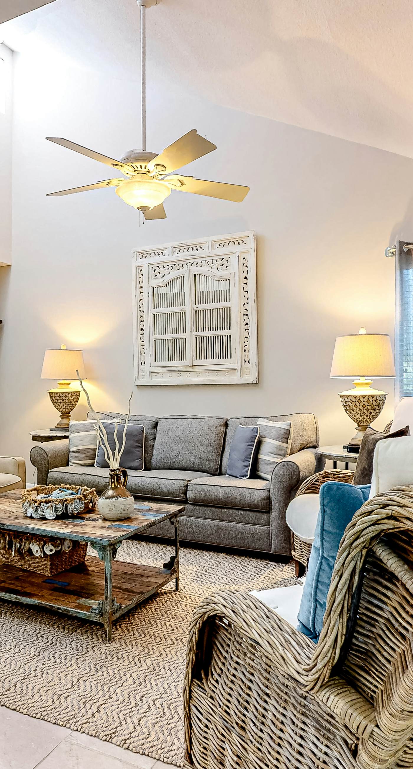 Bright Resort Condo with Pools Hot Tub and Gym