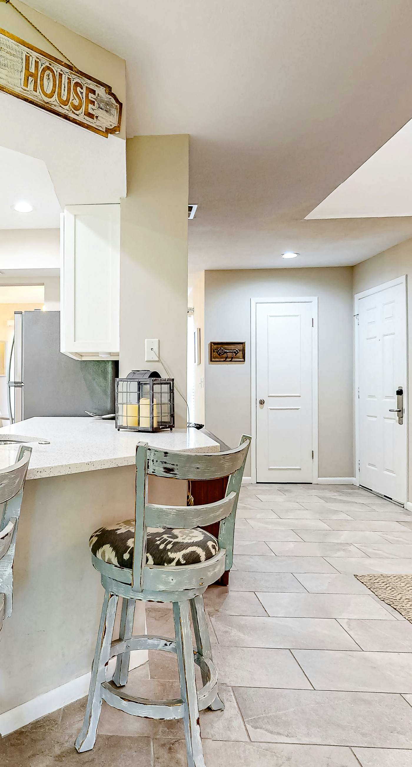 Bright Resort Condo with Pools Hot Tub and Gym